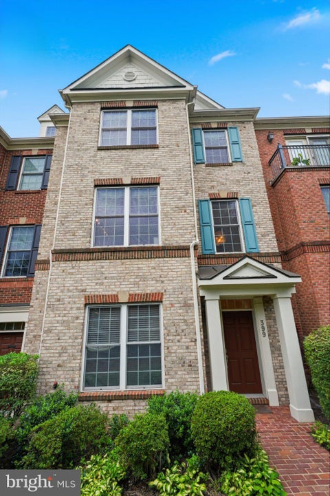 Photo of 399 Spring Street, HERNDON, VA 20170 (MLS # VAFX2331608)