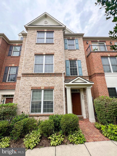 Photo of 399 Spring Street, HERNDON, VA 20170 (MLS # VAFX2331608)