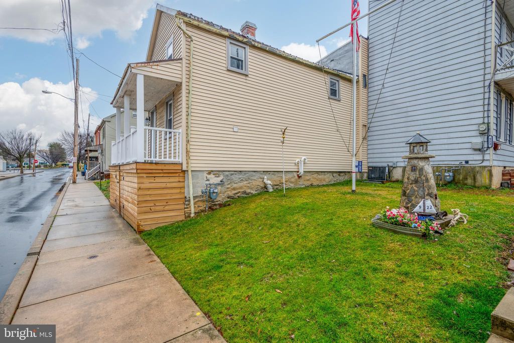 Photo of 924 Barber Street, Columbia, PA 17512 (MLS # PALA2046280)