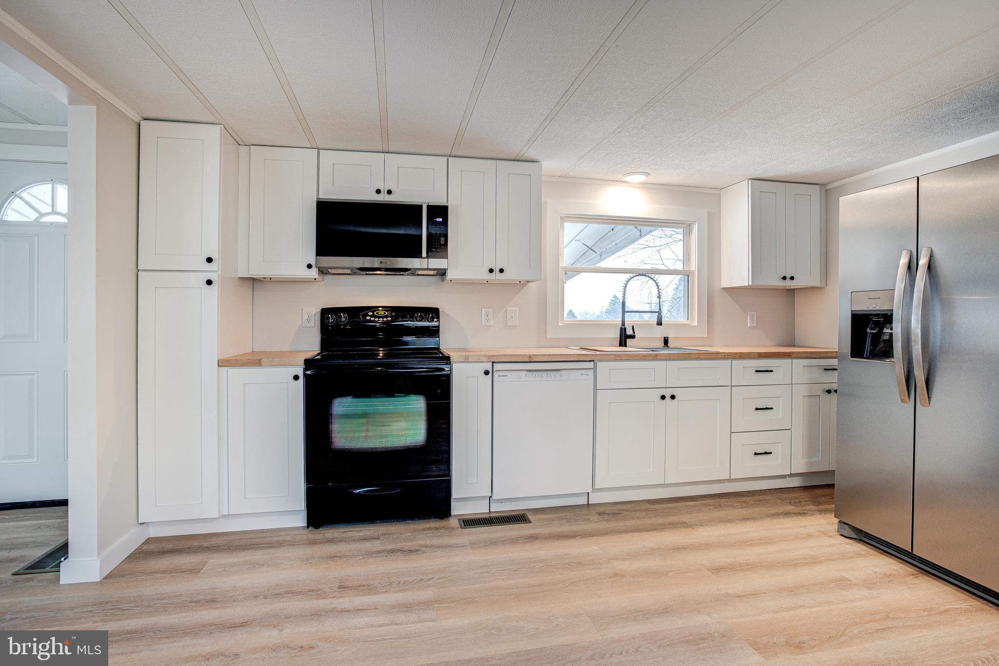 CONTINENTAL COURTS - Residential