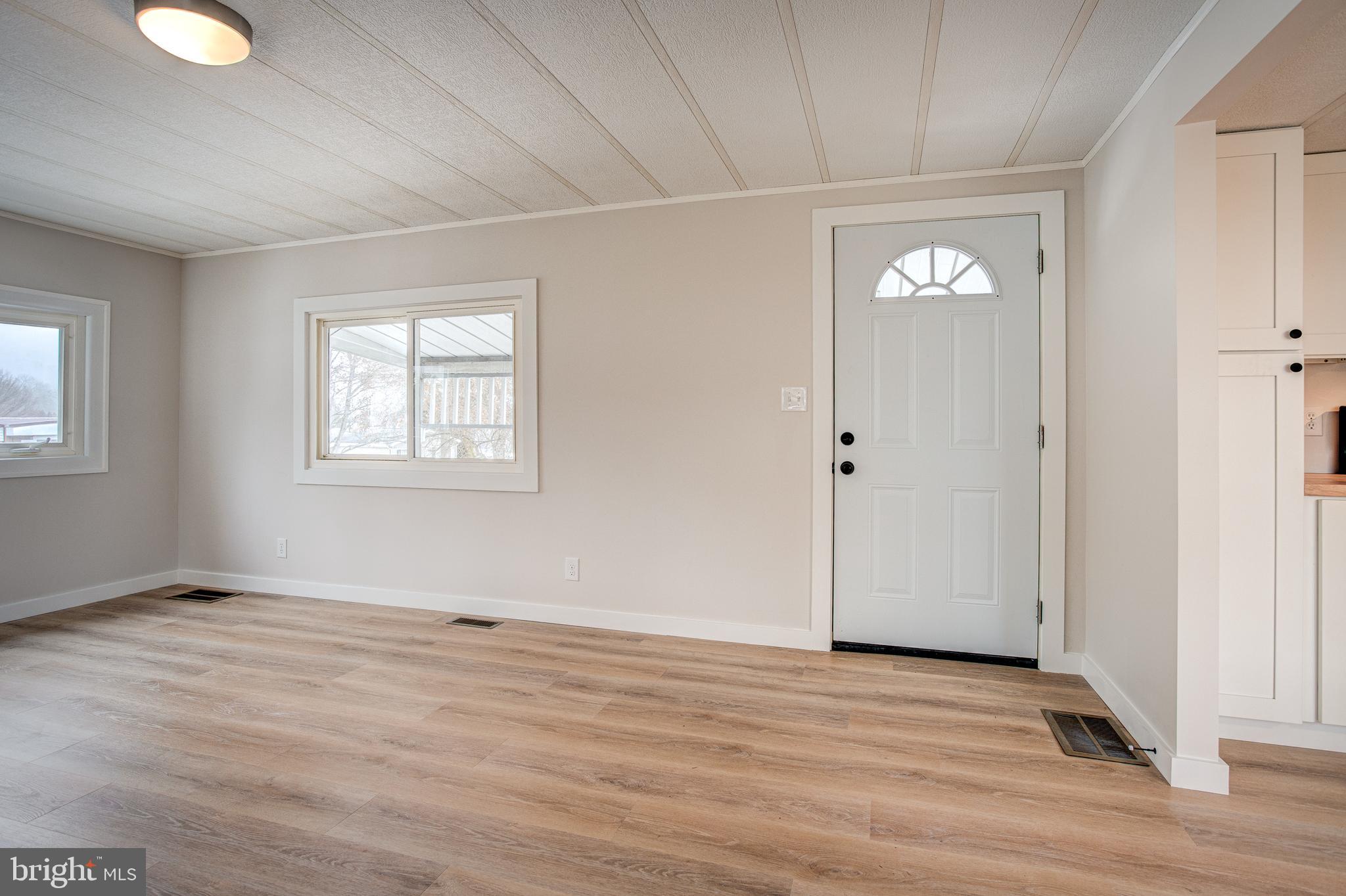 CONTINENTAL COURTS - Residential