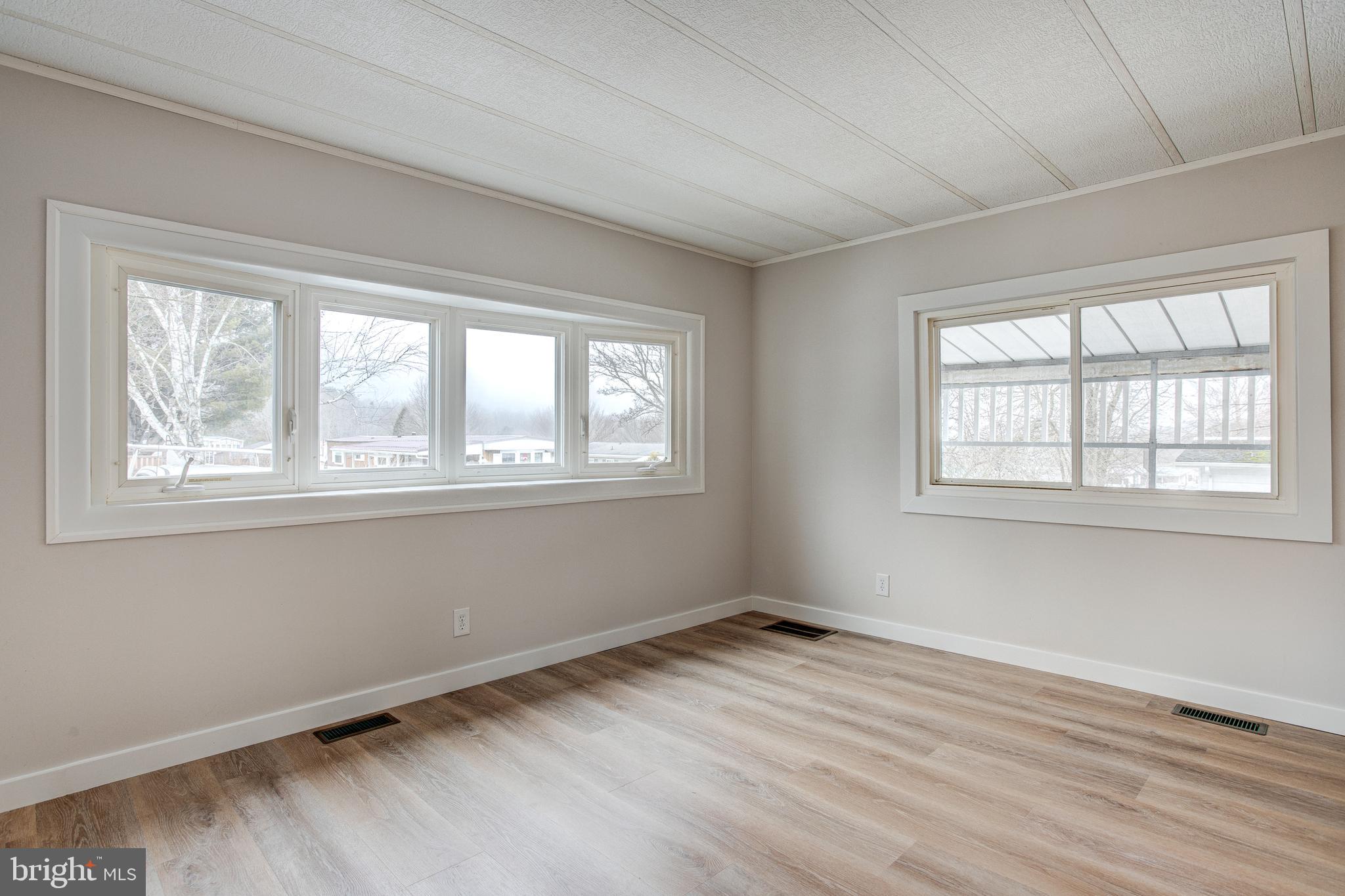 CONTINENTAL COURTS - Residential