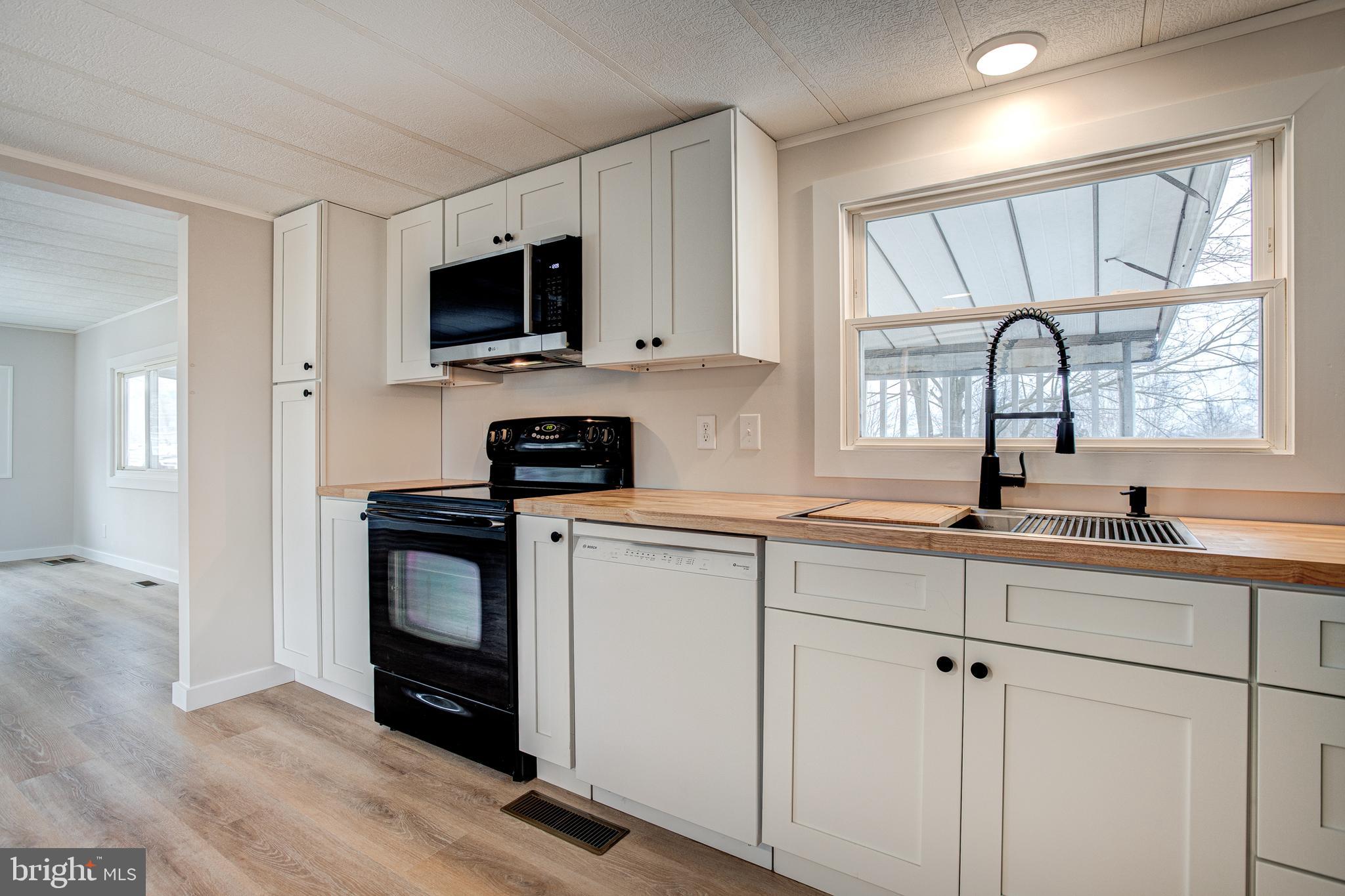 CONTINENTAL COURTS - Residential