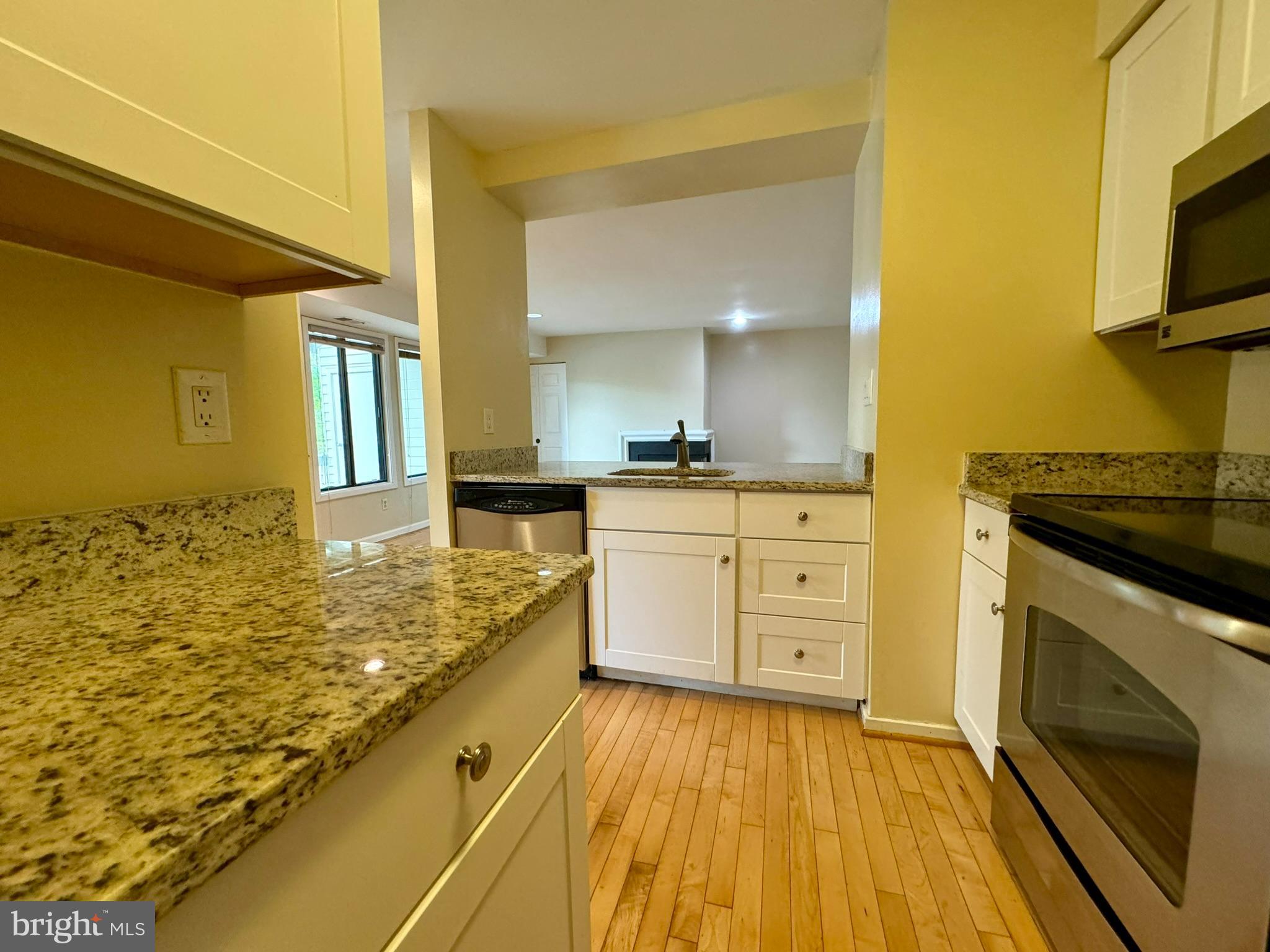 CHRISTOPHER COURT - Residential