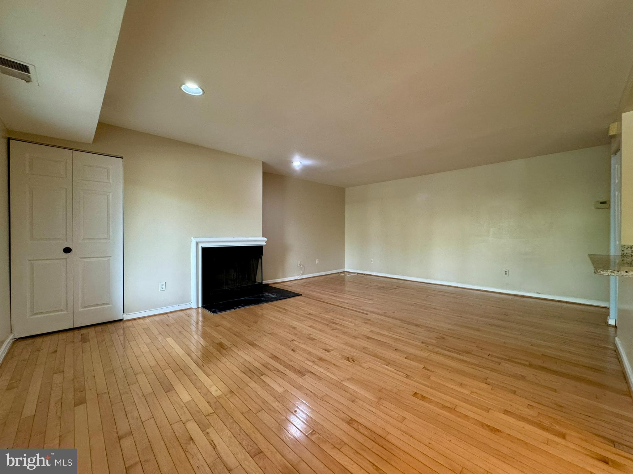 CHRISTOPHER COURT - Residential