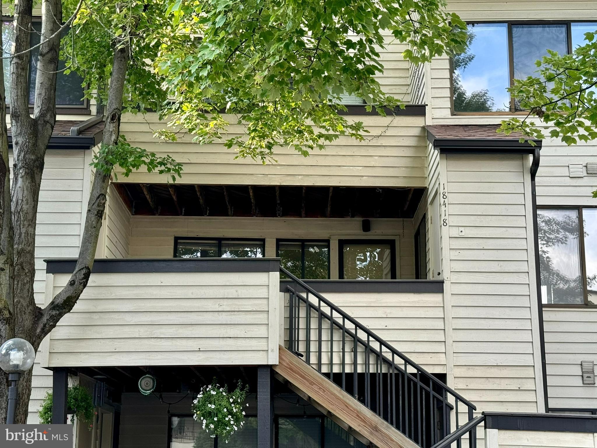 CHRISTOPHER COURT - Residential