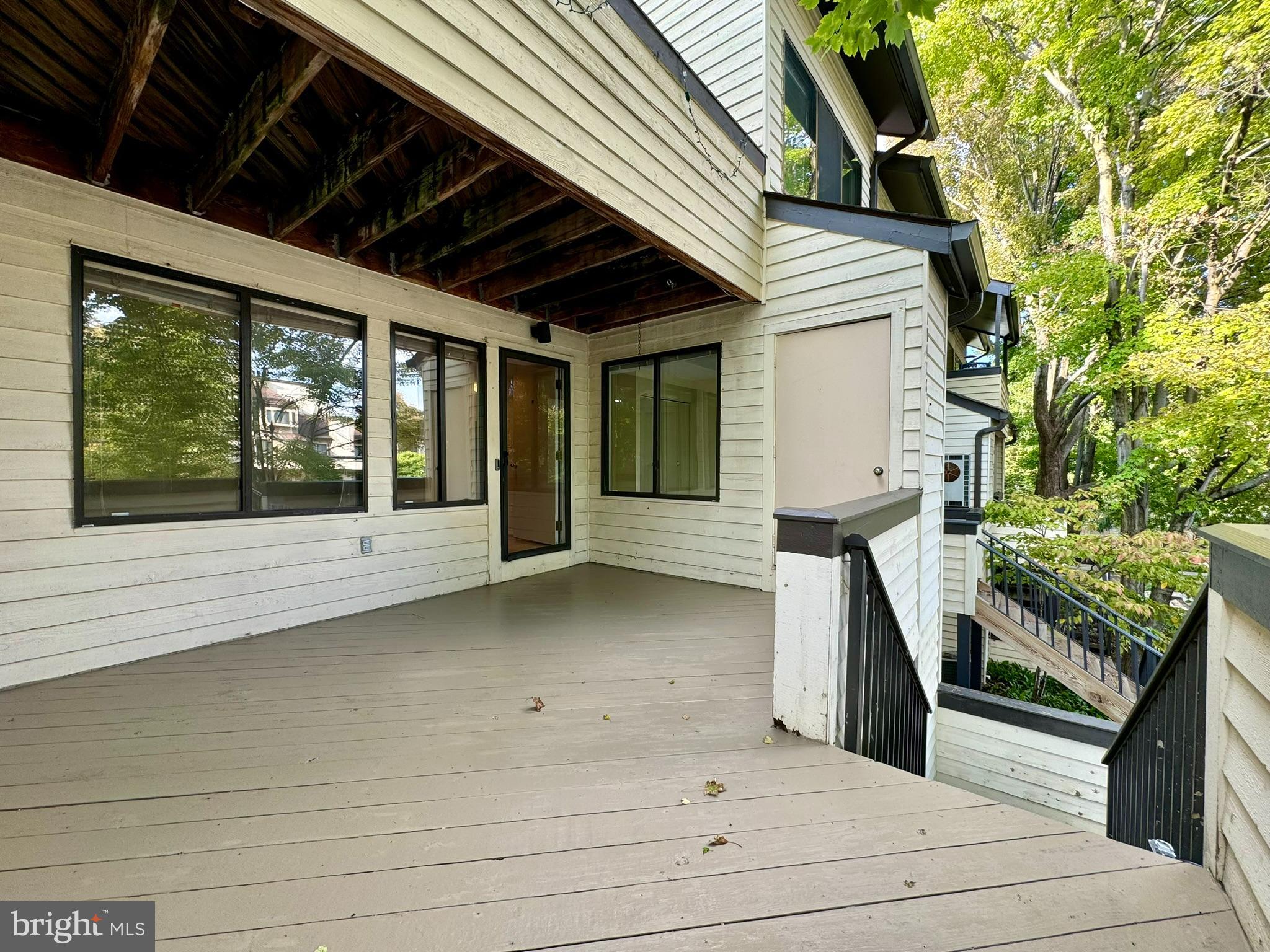 CHRISTOPHER COURT - Residential