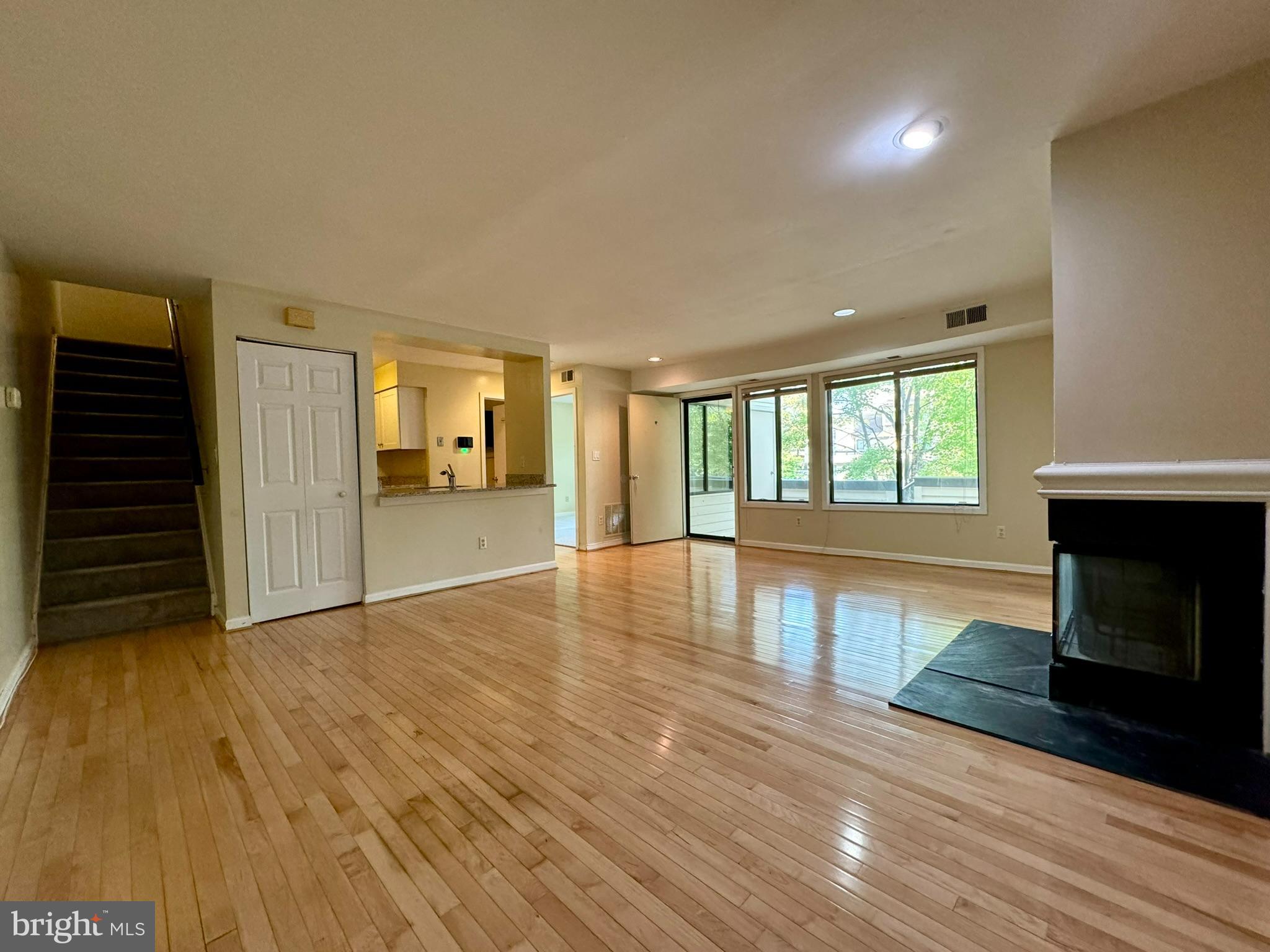 CHRISTOPHER COURT - Residential