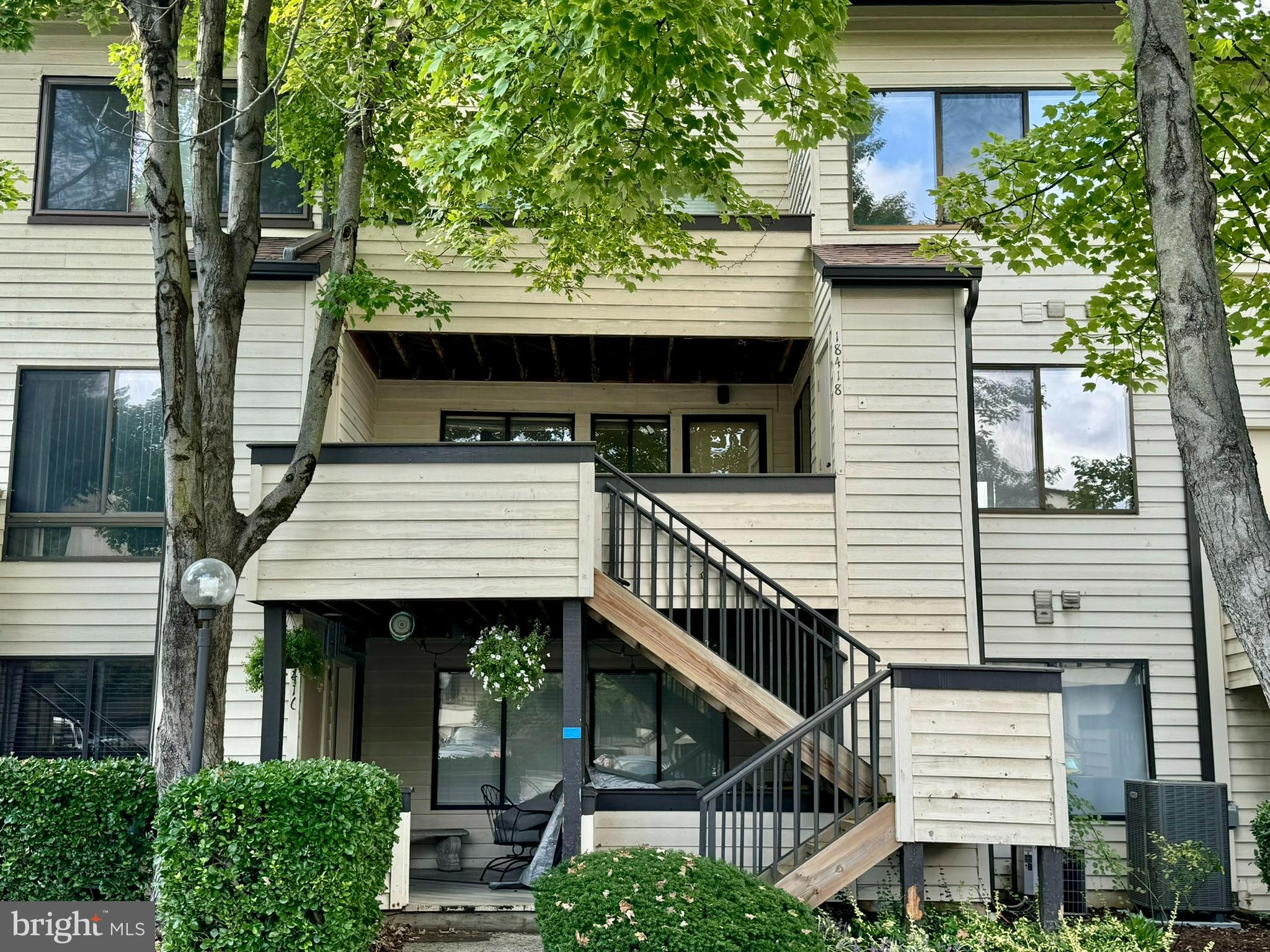 CHRISTOPHER COURT - Residential