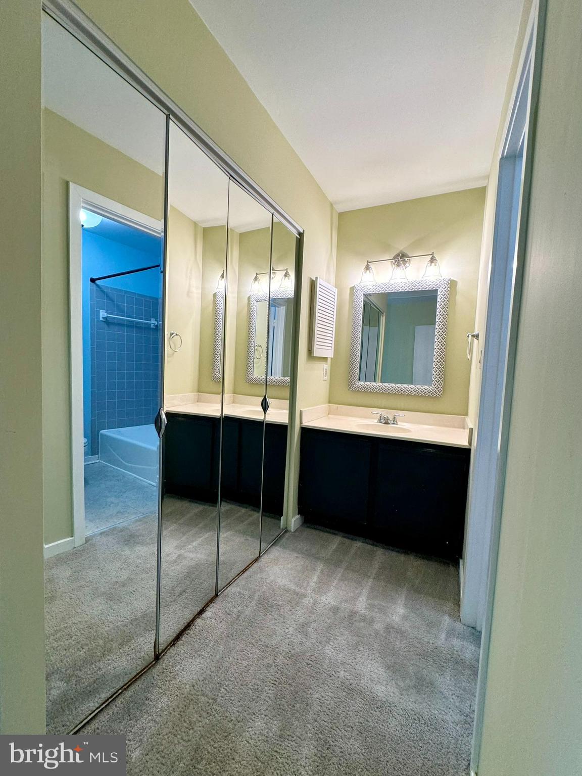 CHRISTOPHER COURT - Residential