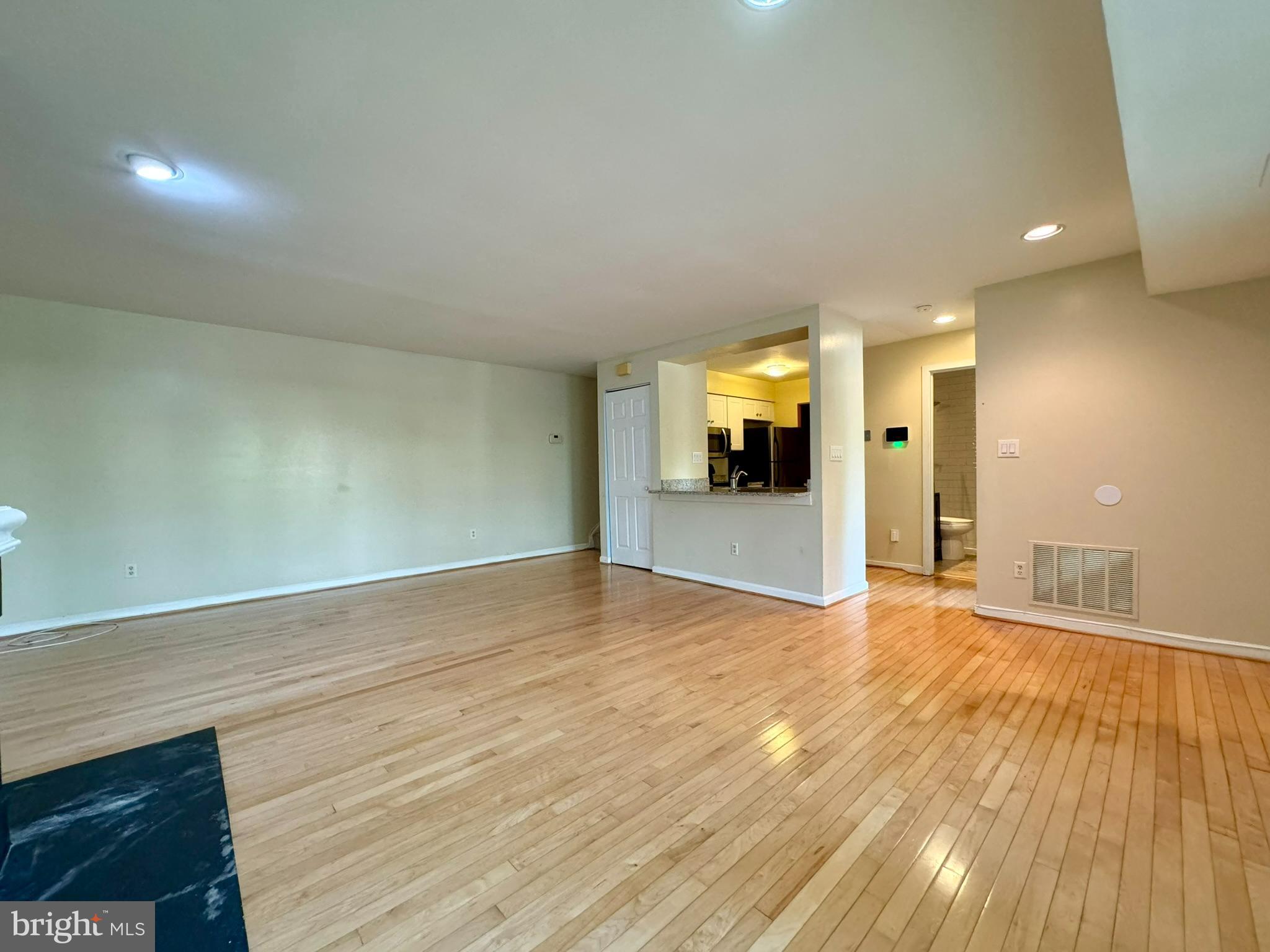 CHRISTOPHER COURT - Residential