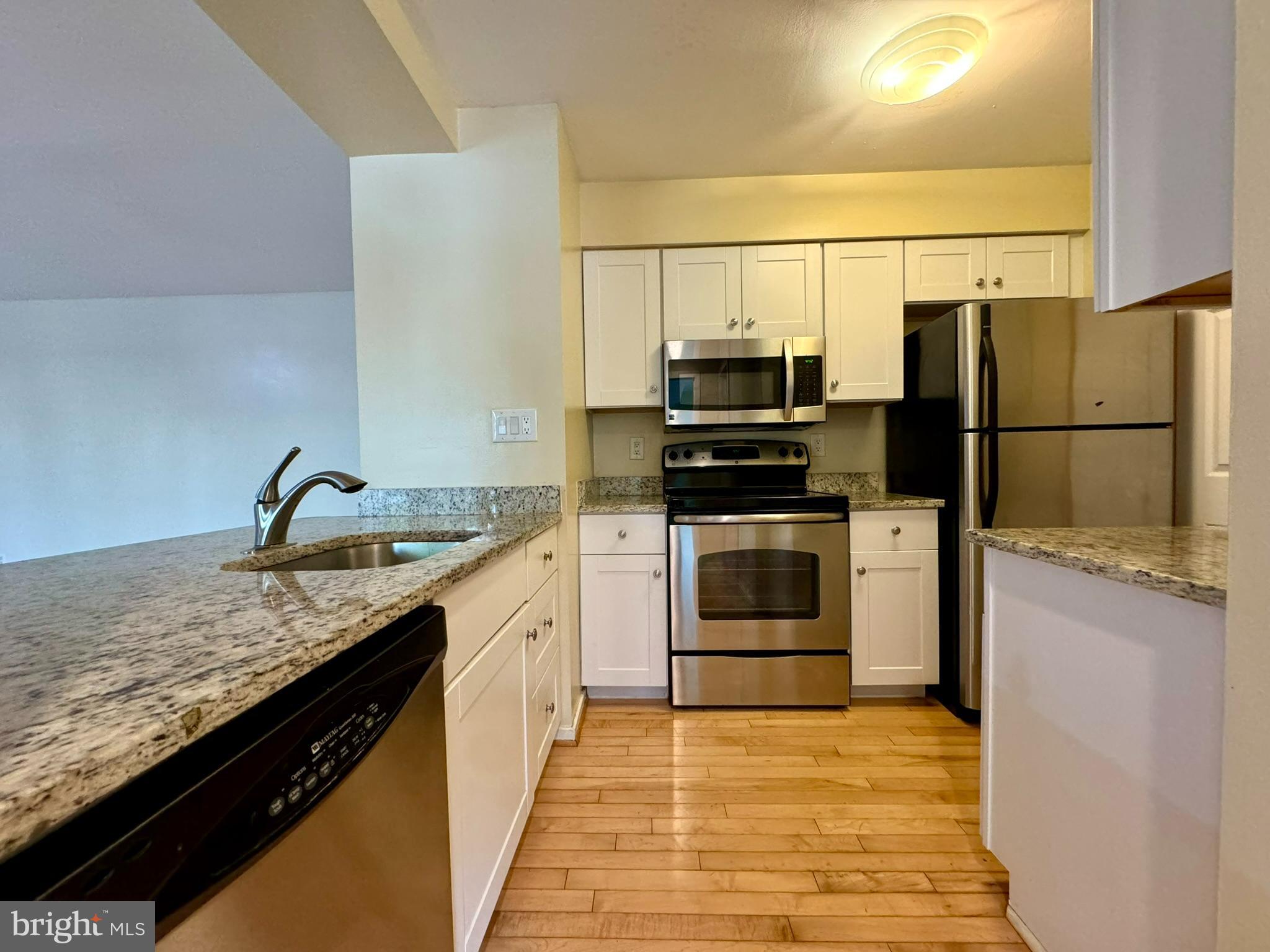 CHRISTOPHER COURT - Residential