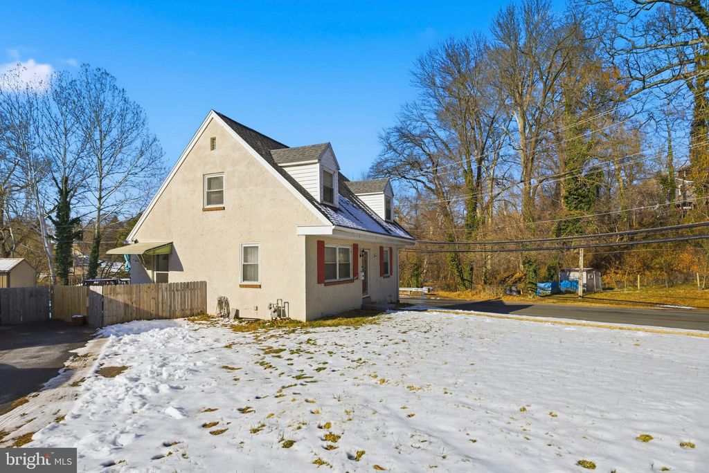 Photo of 1365 Valley Road, WOODLYN, PA 19094 (MLS # PADE2105992)