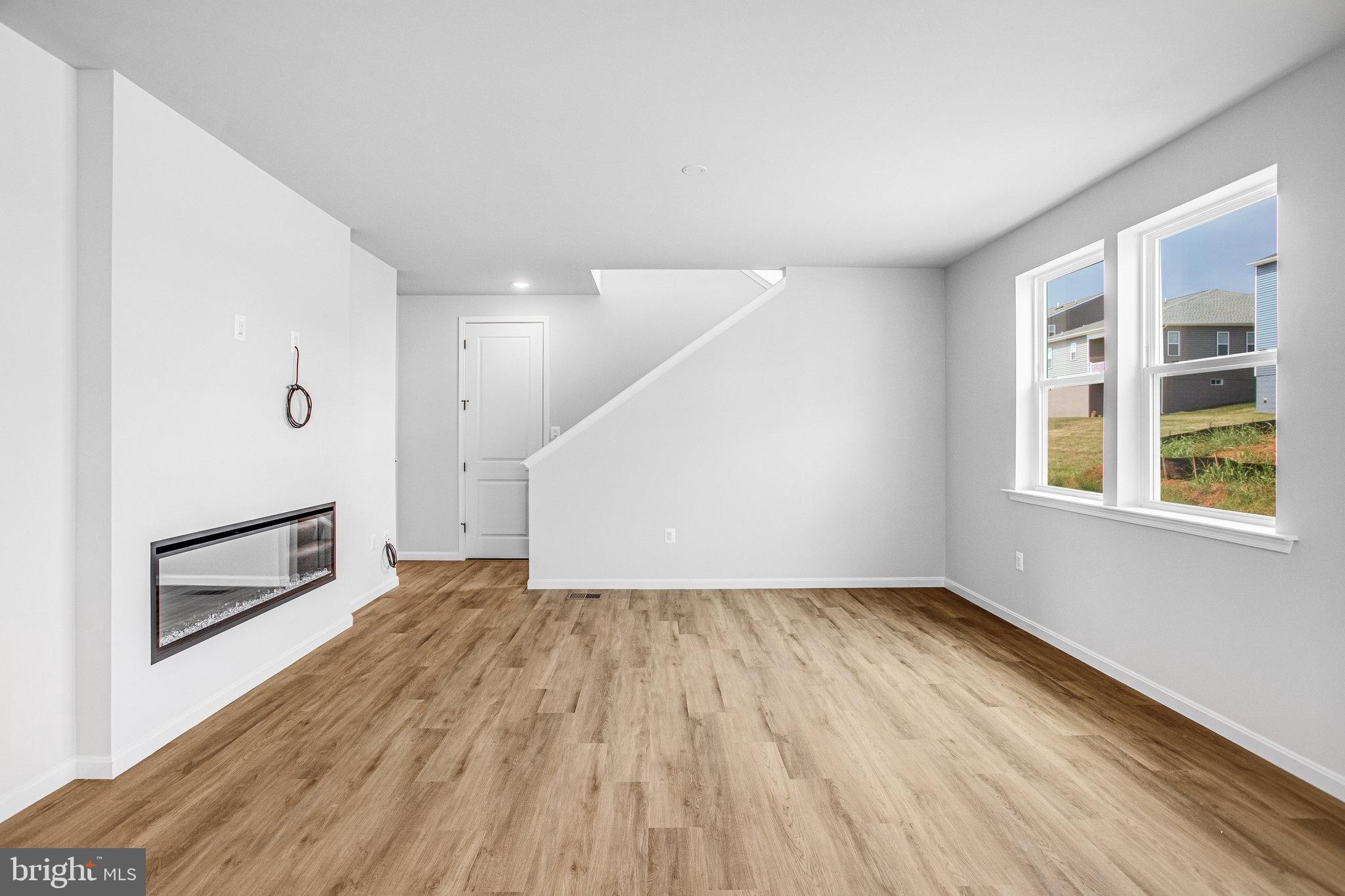 ROUND HILL MEADOWS - Residential