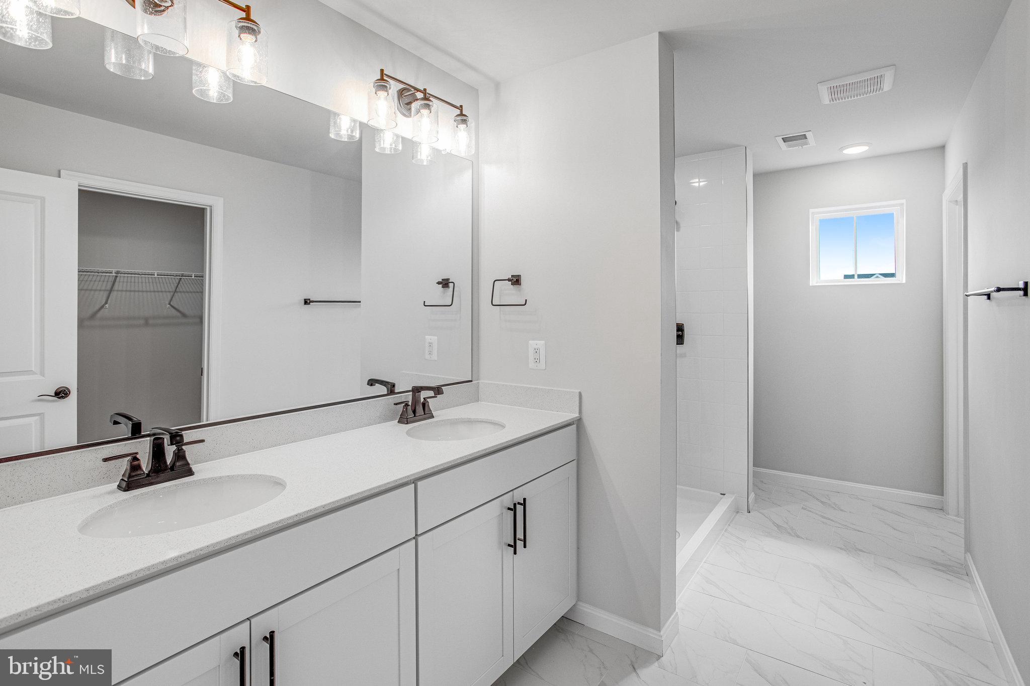 ROUND HILL MEADOWS - Residential