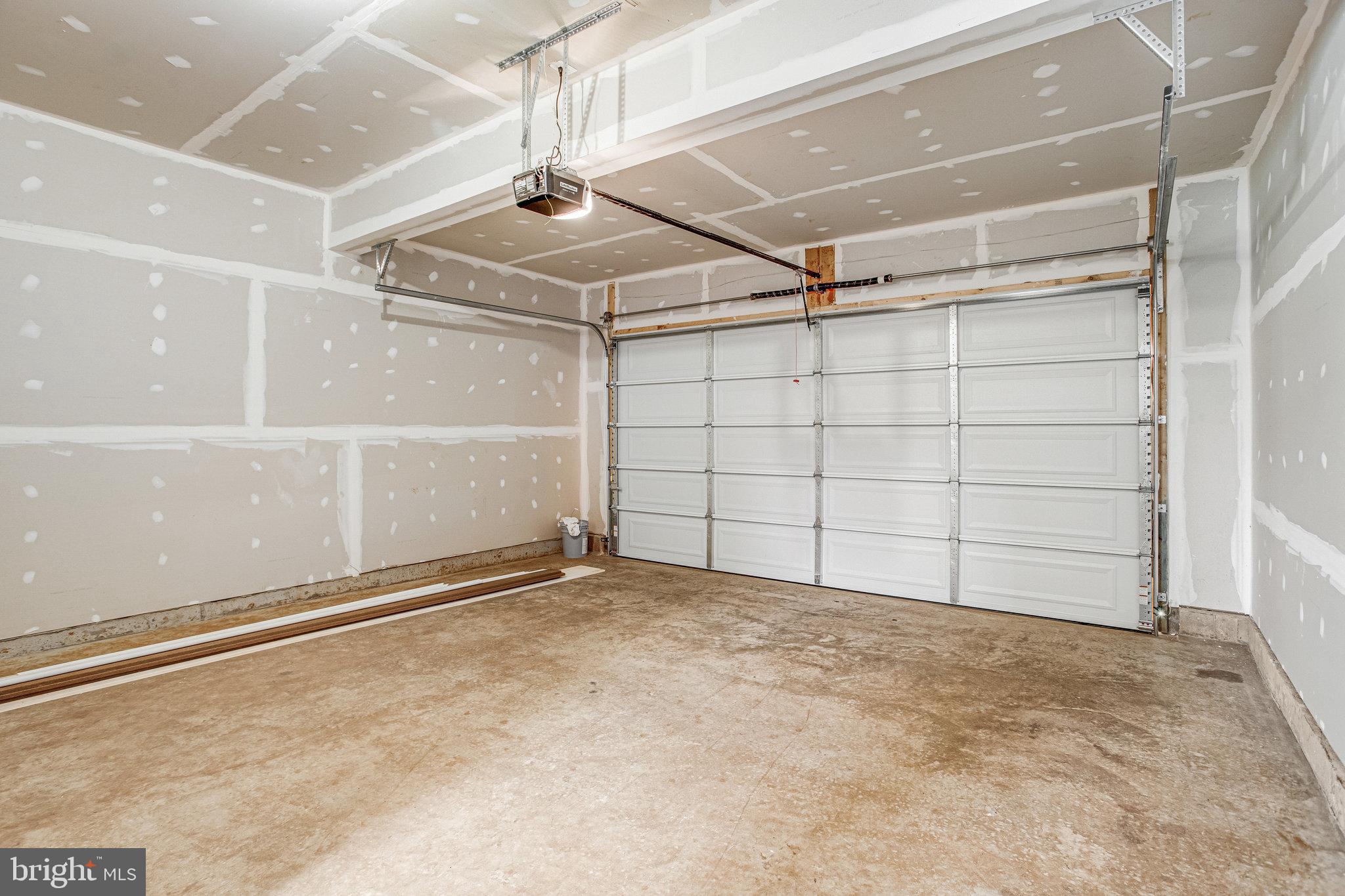 ROUND HILL MEADOWS - Residential