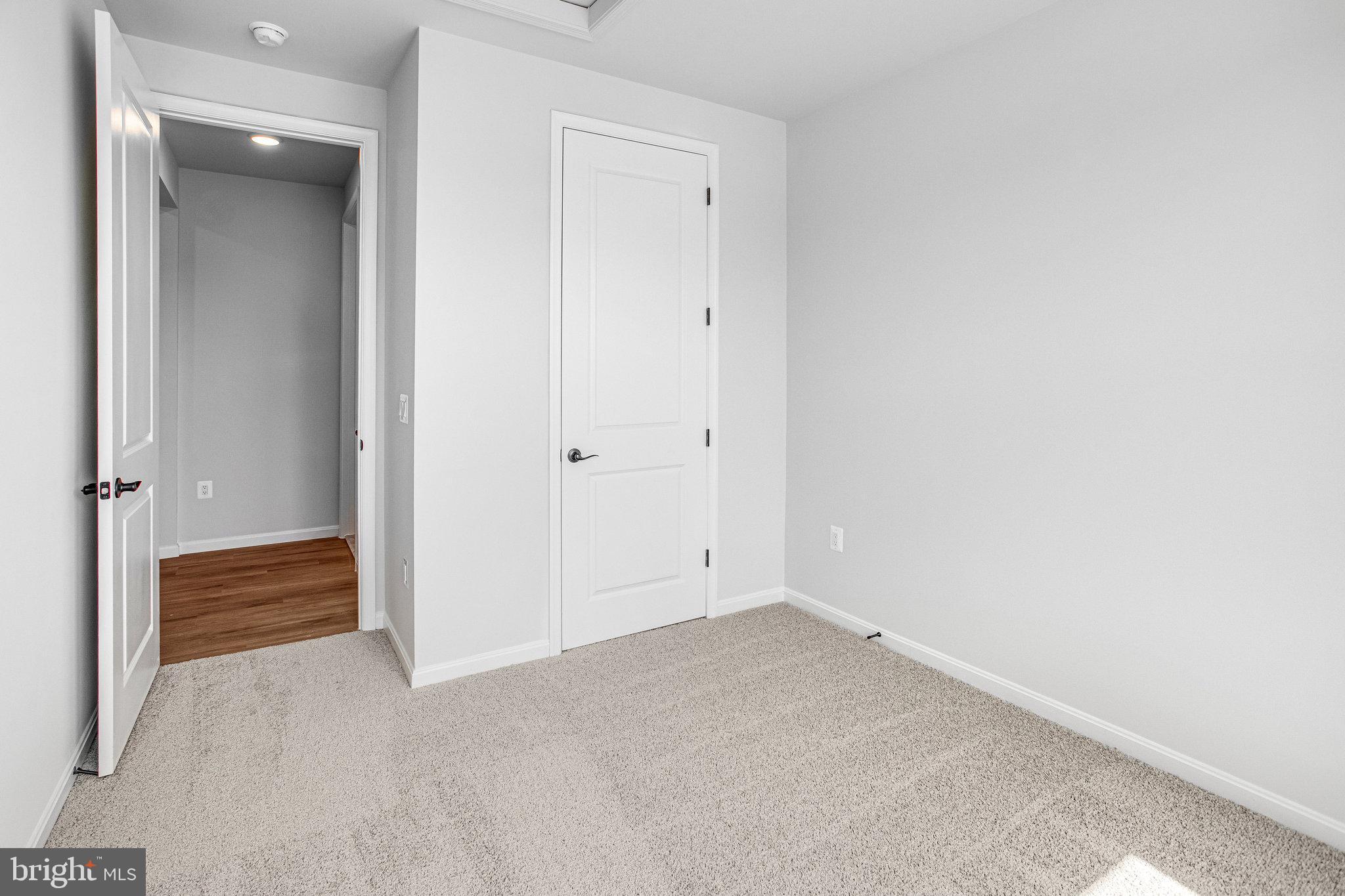 ROUND HILL MEADOWS - Residential