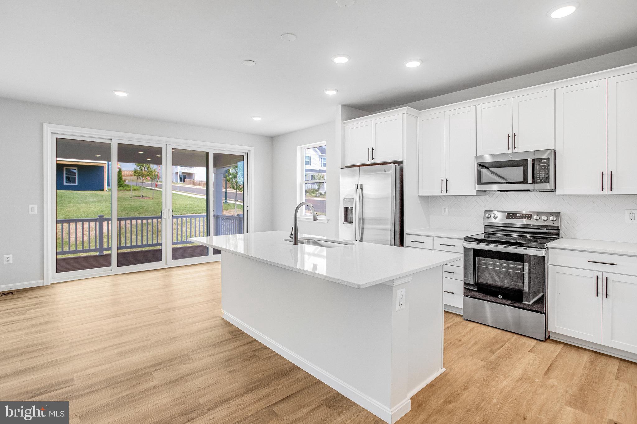 ROUND HILL MEADOWS - Residential