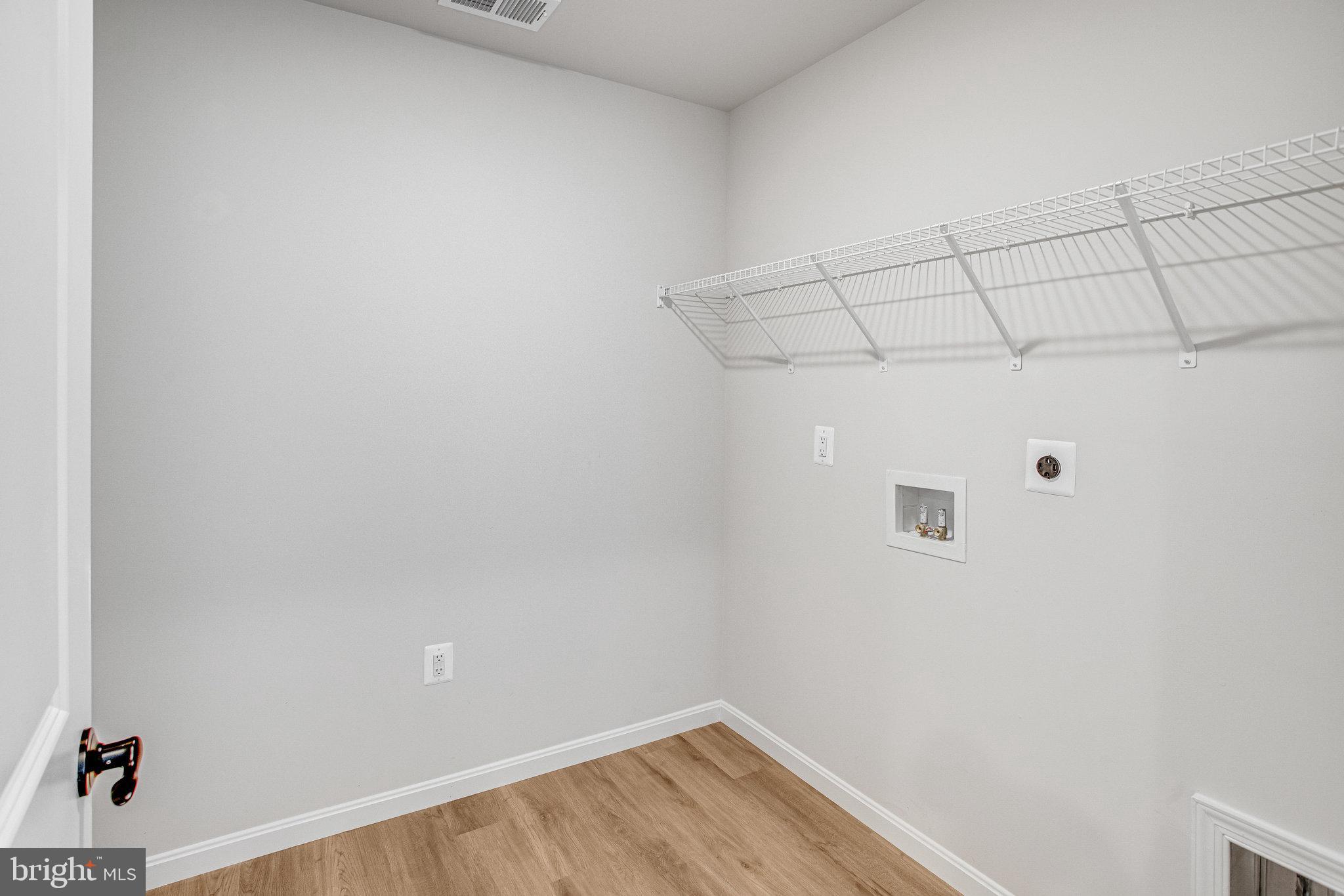 ROUND HILL MEADOWS - Residential