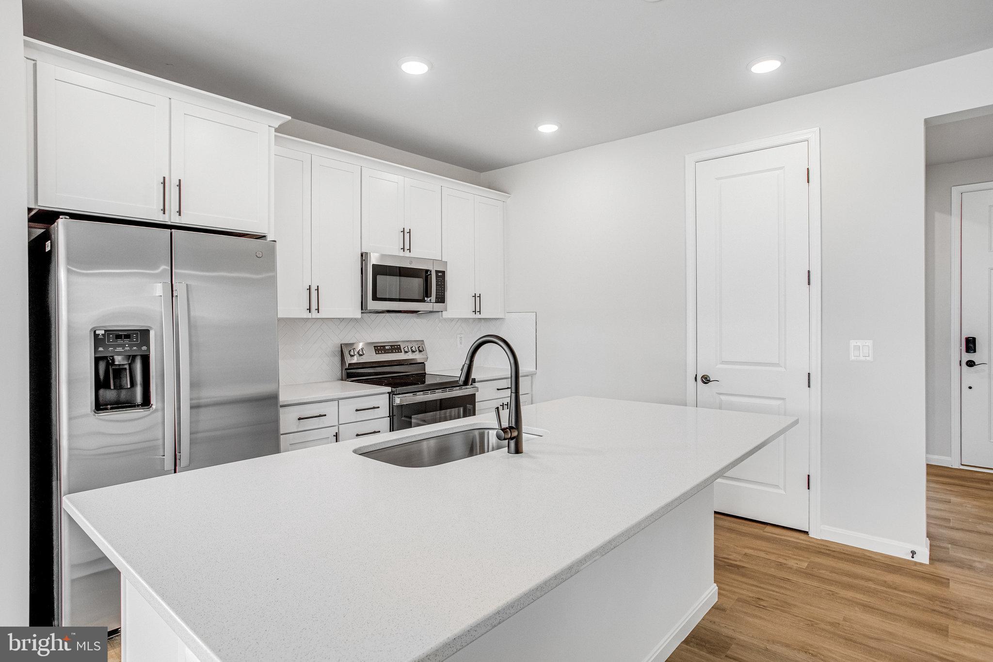 ROUND HILL MEADOWS - Residential