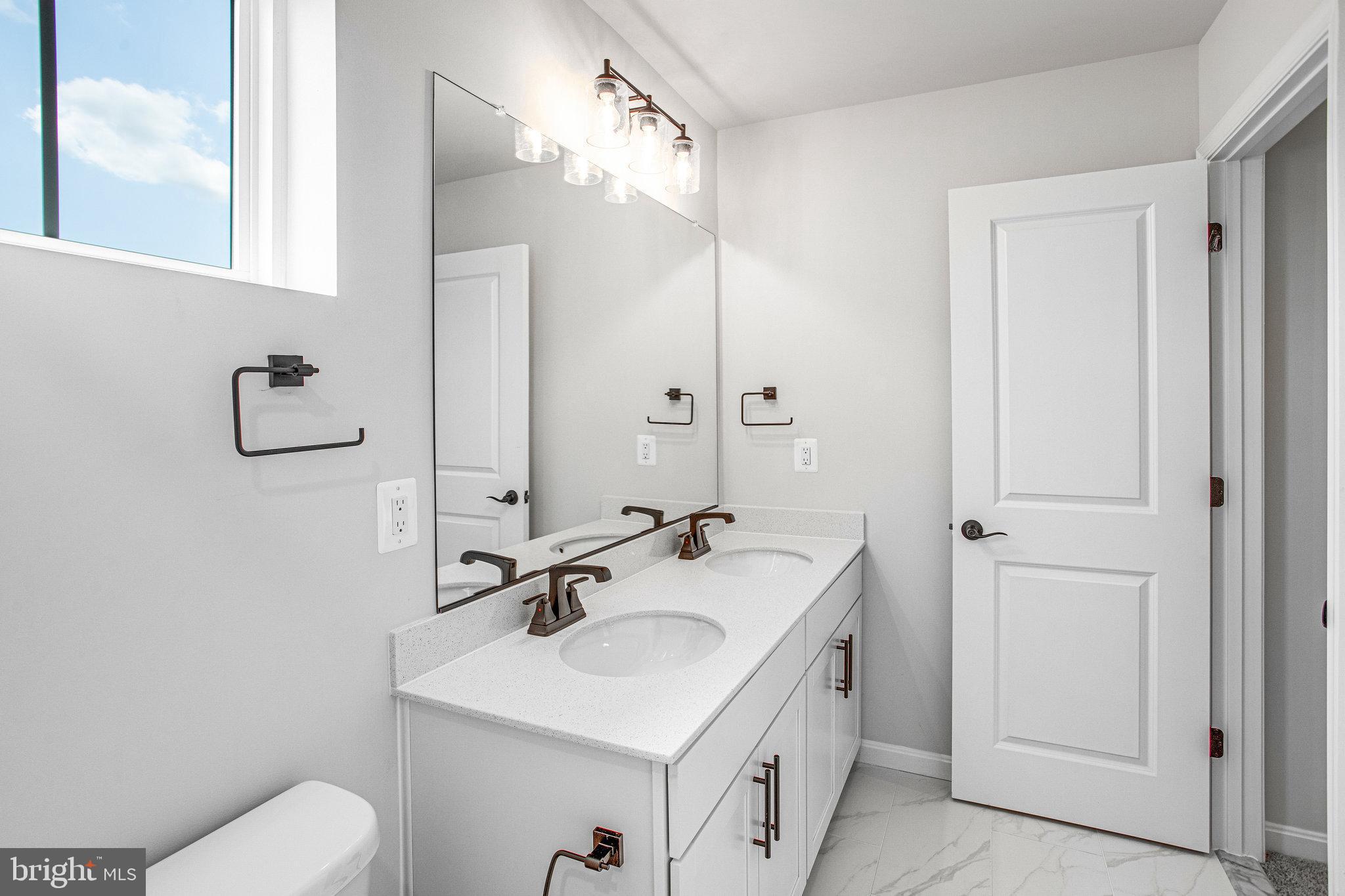 ROUND HILL MEADOWS - Residential