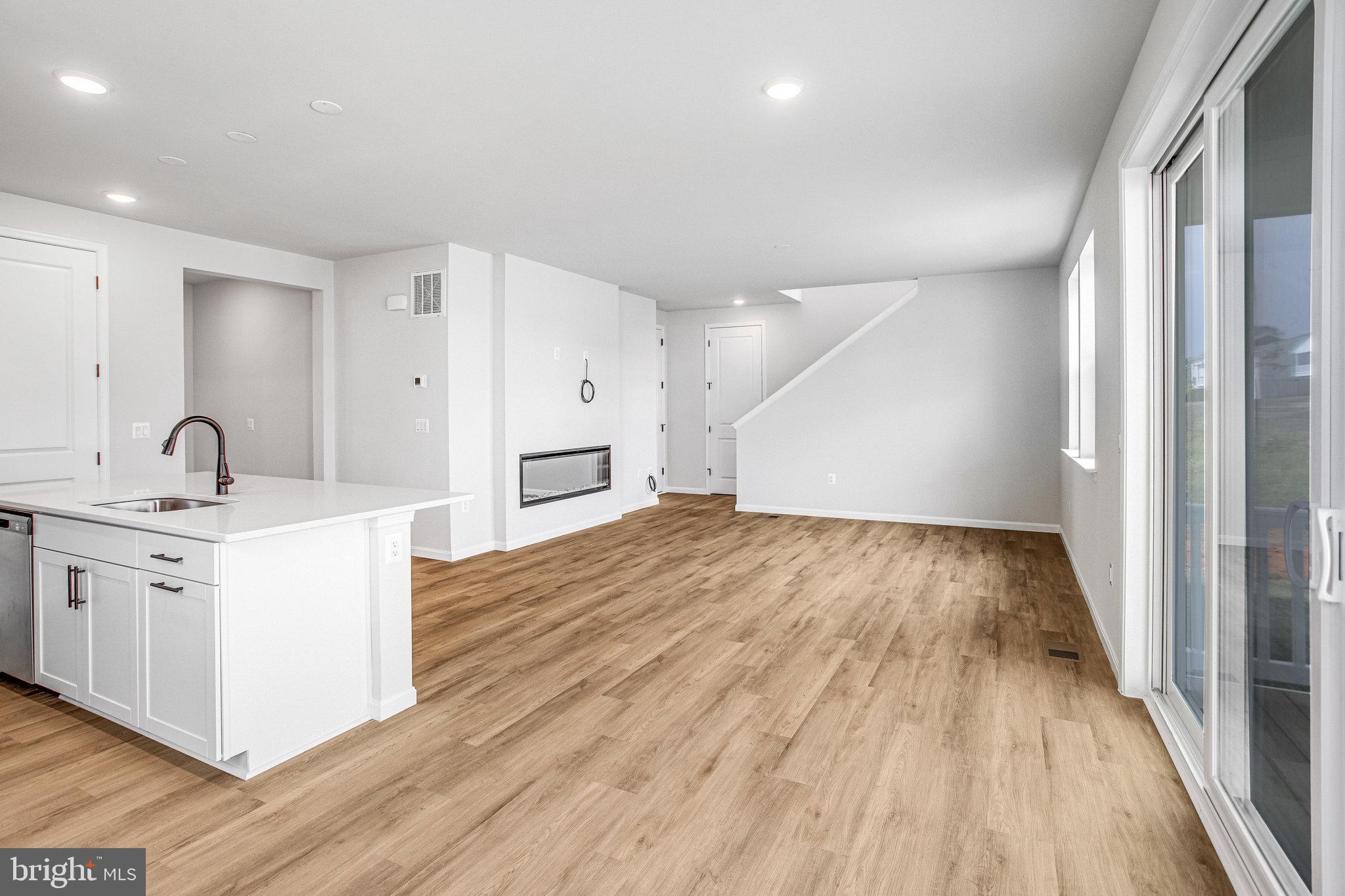 ROUND HILL MEADOWS - Residential