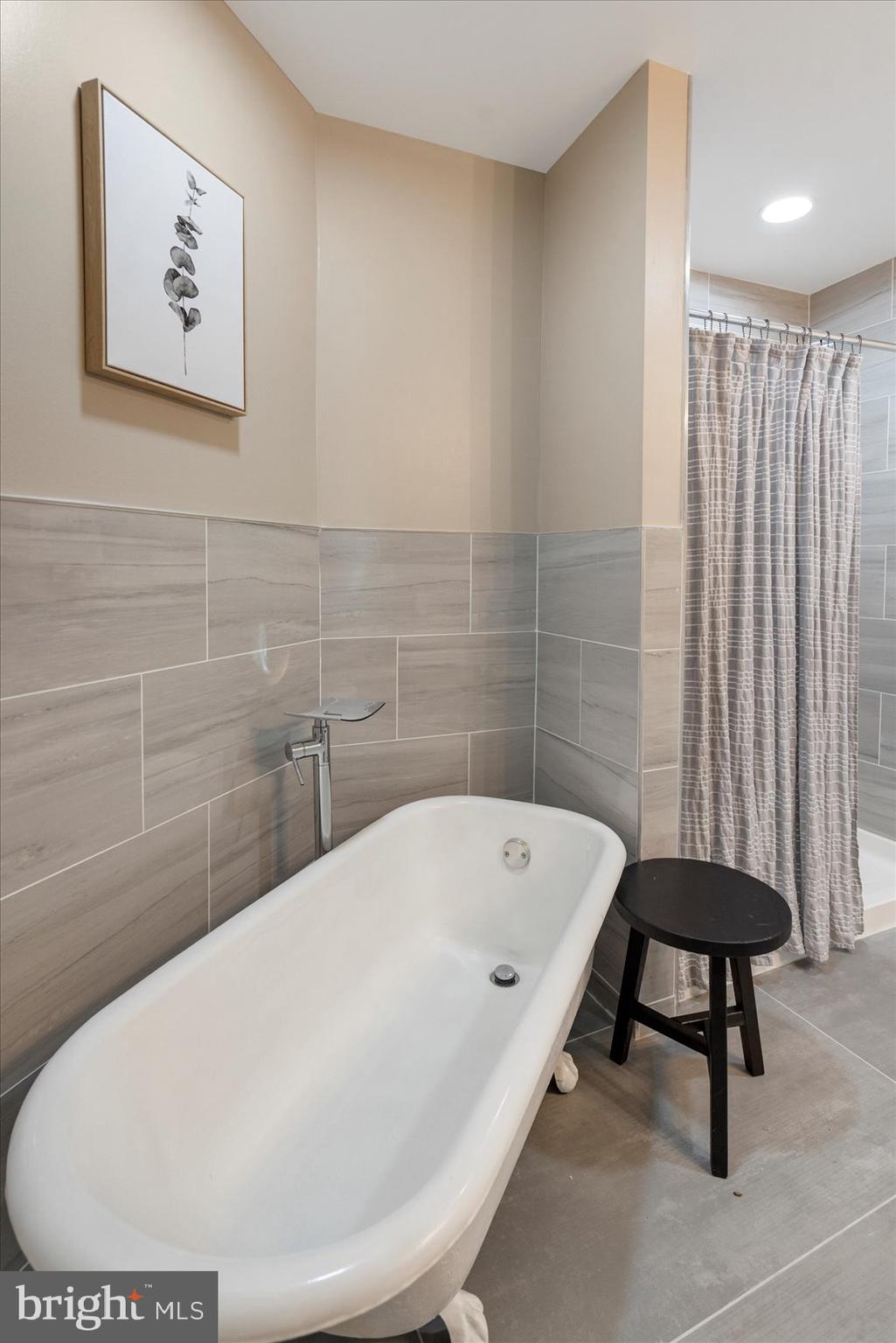 MOUNT WASHINGTON - Residential