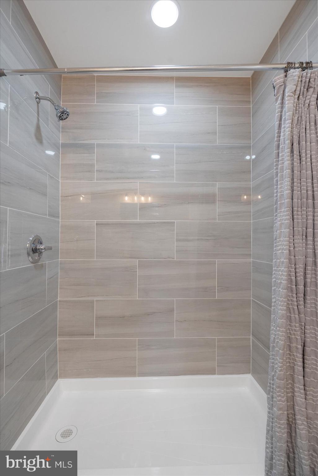 MOUNT WASHINGTON - Residential