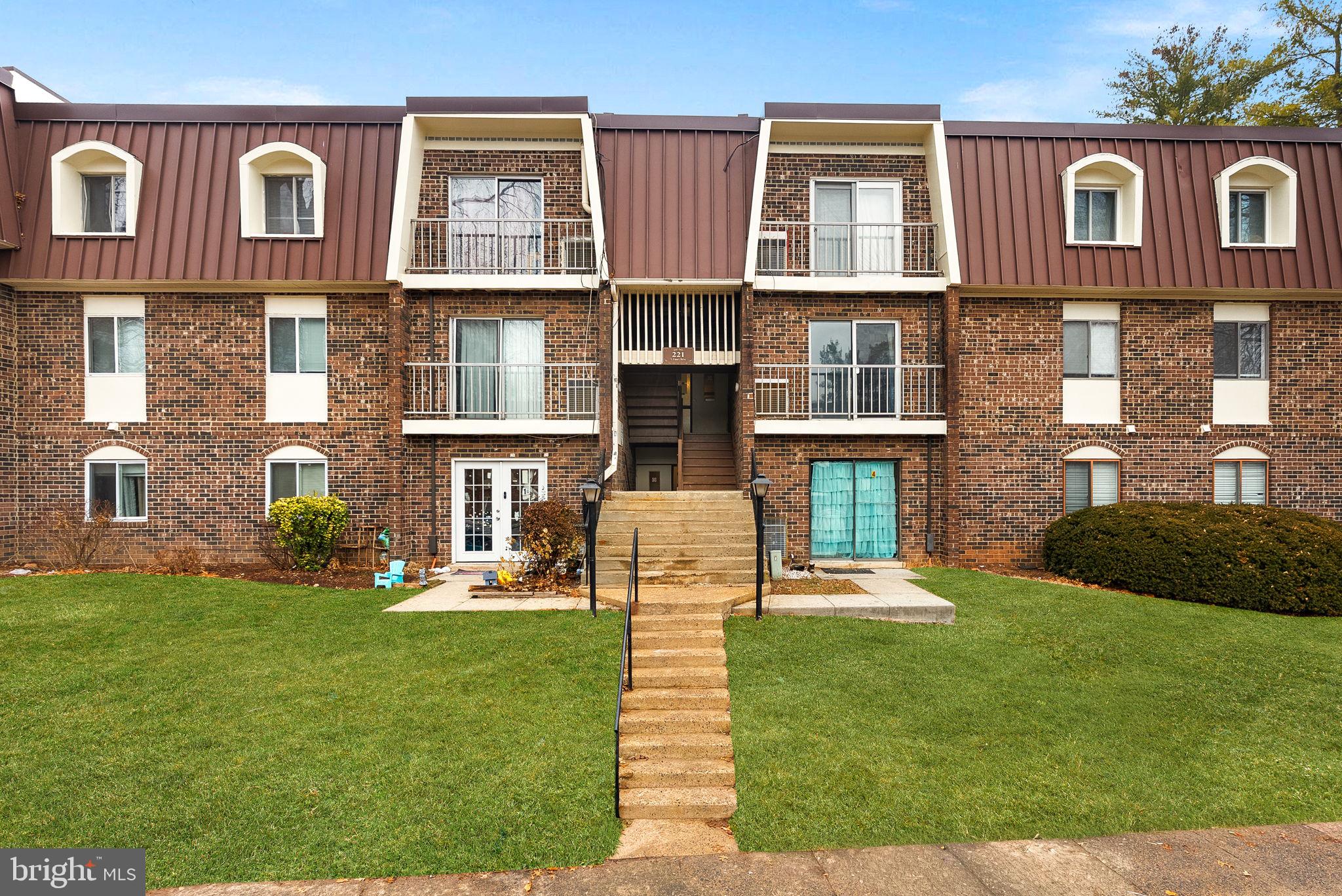 PEMBROOKE - Residential