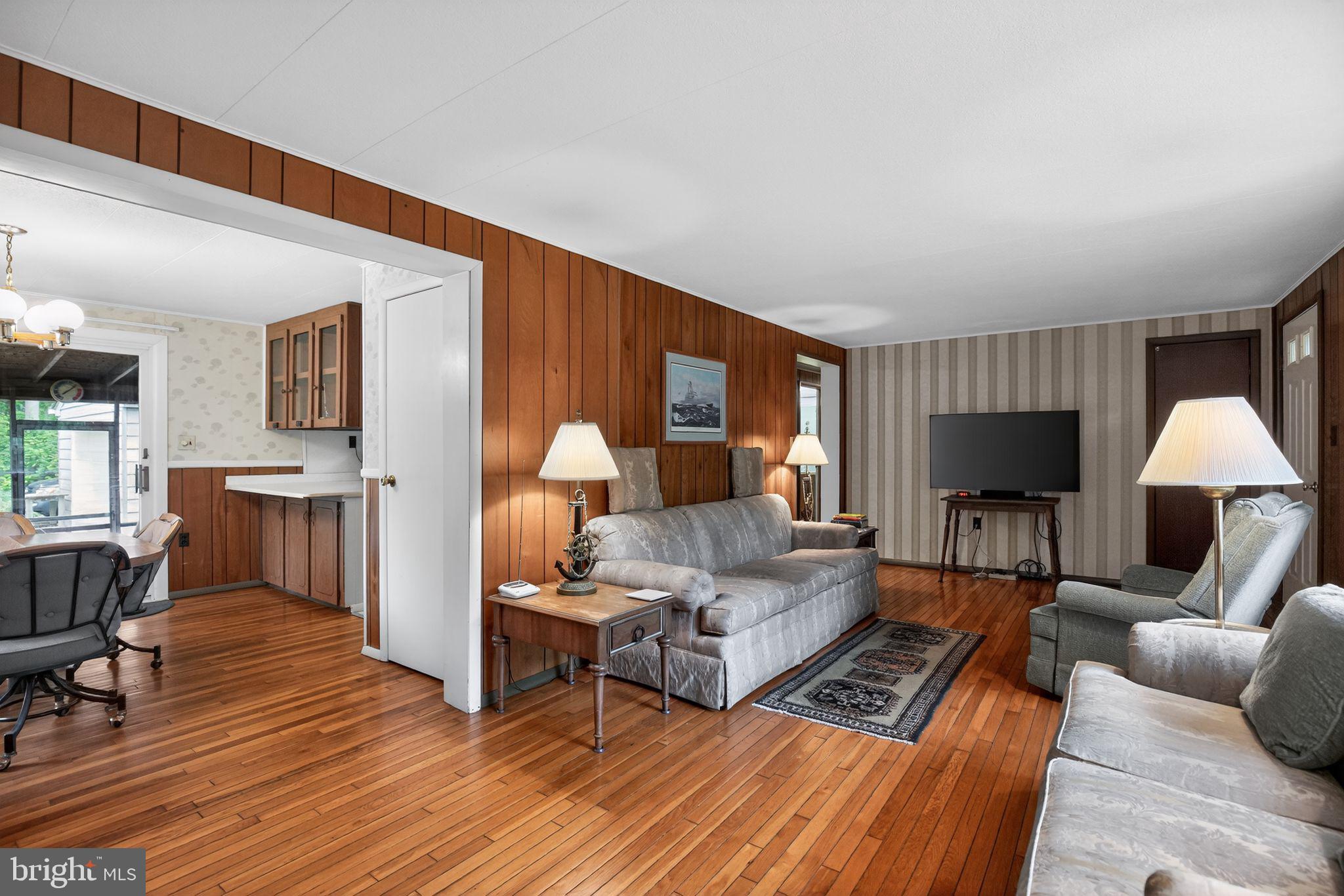 LONG BEACH - Residential