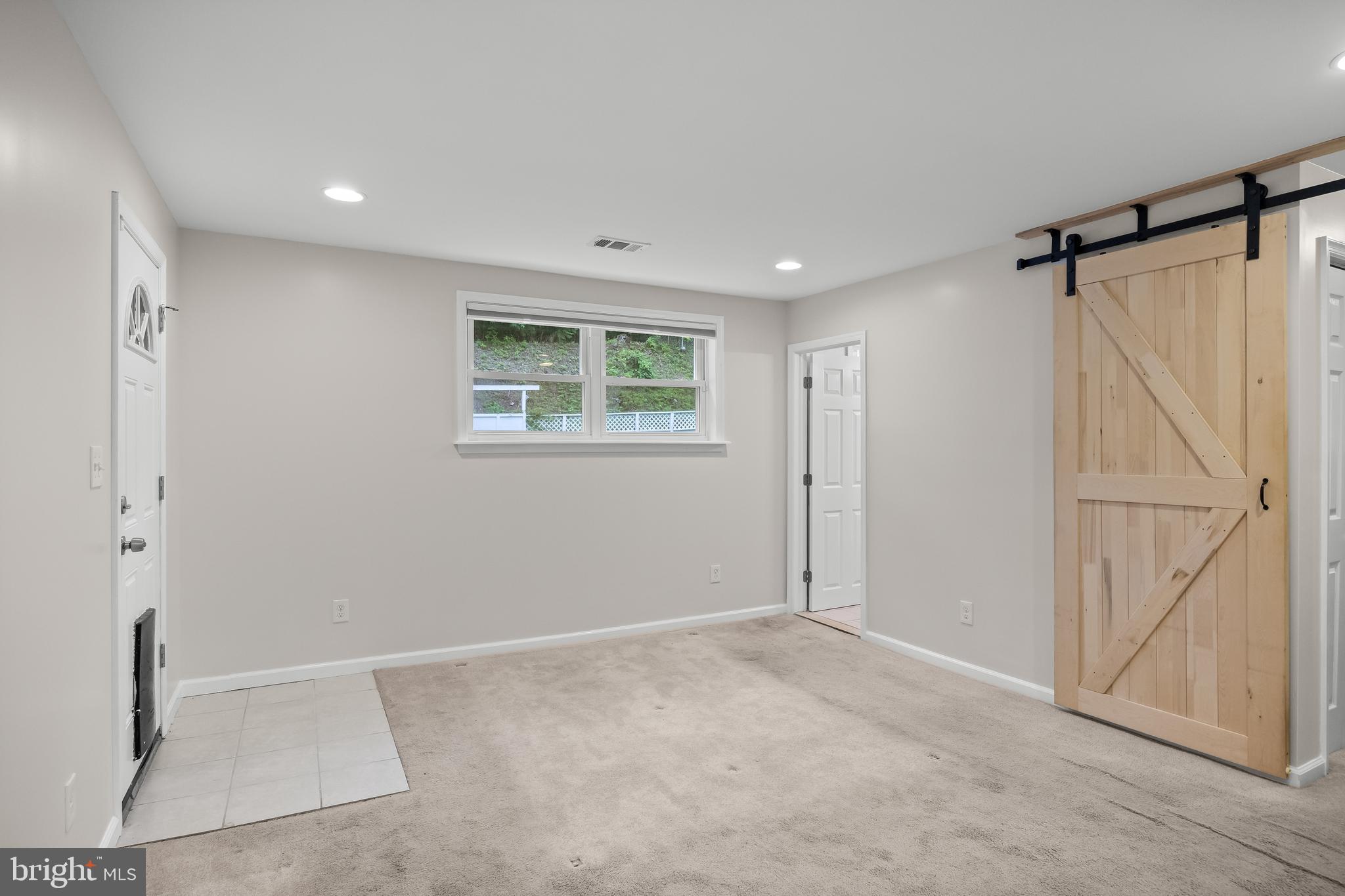 GLADSTONE MANOR - Residential