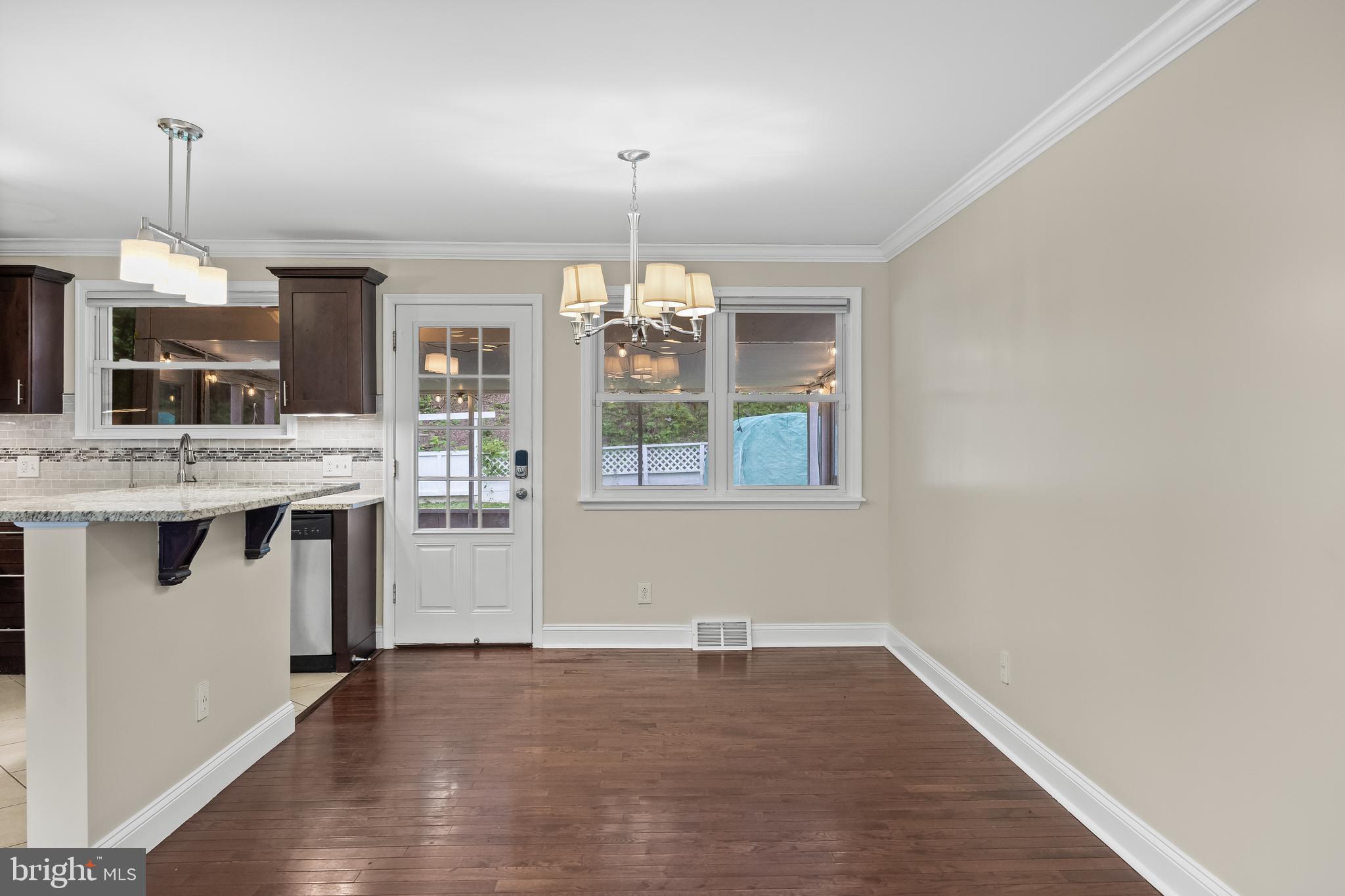 GLADSTONE MANOR - Residential