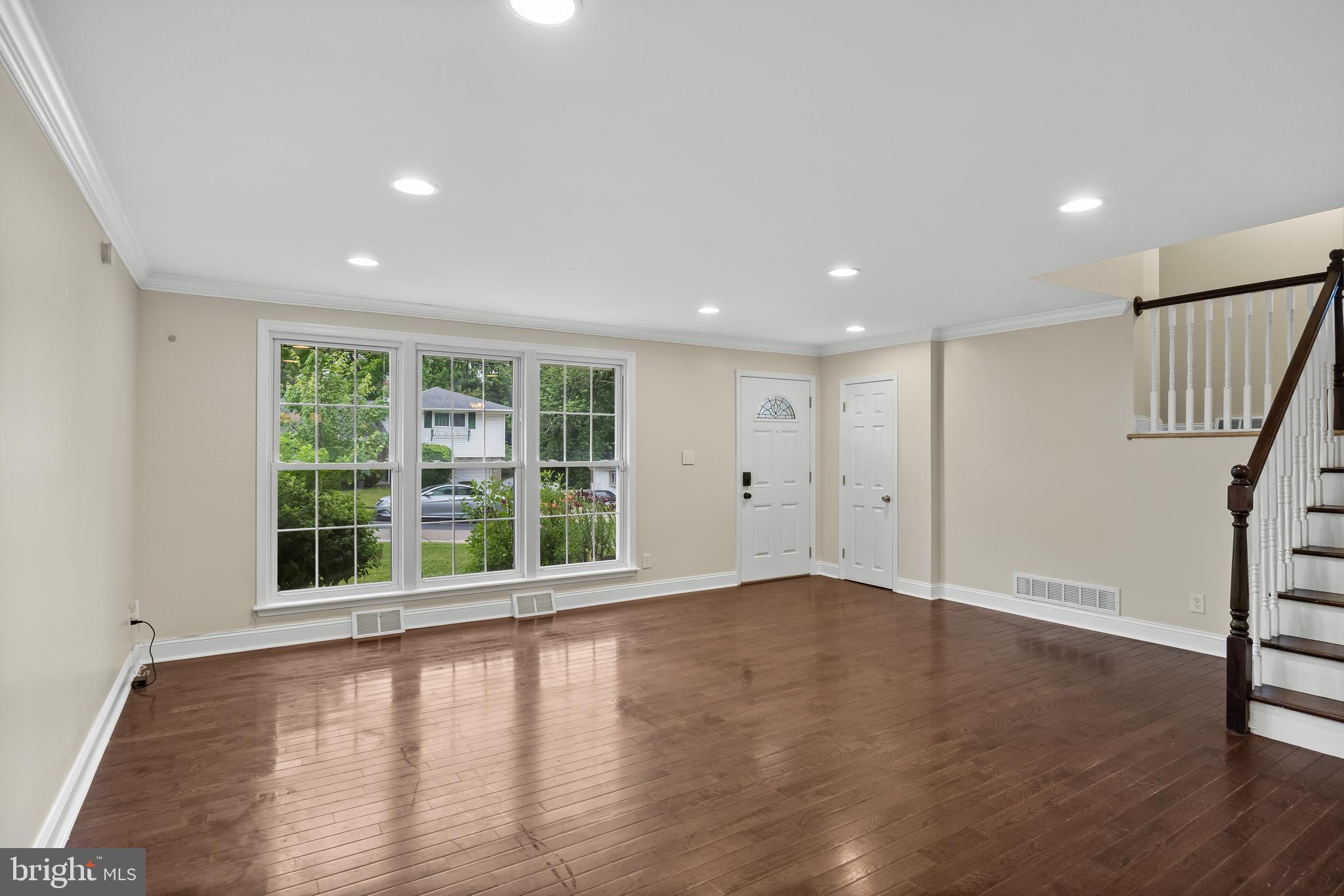 GLADSTONE MANOR - Residential