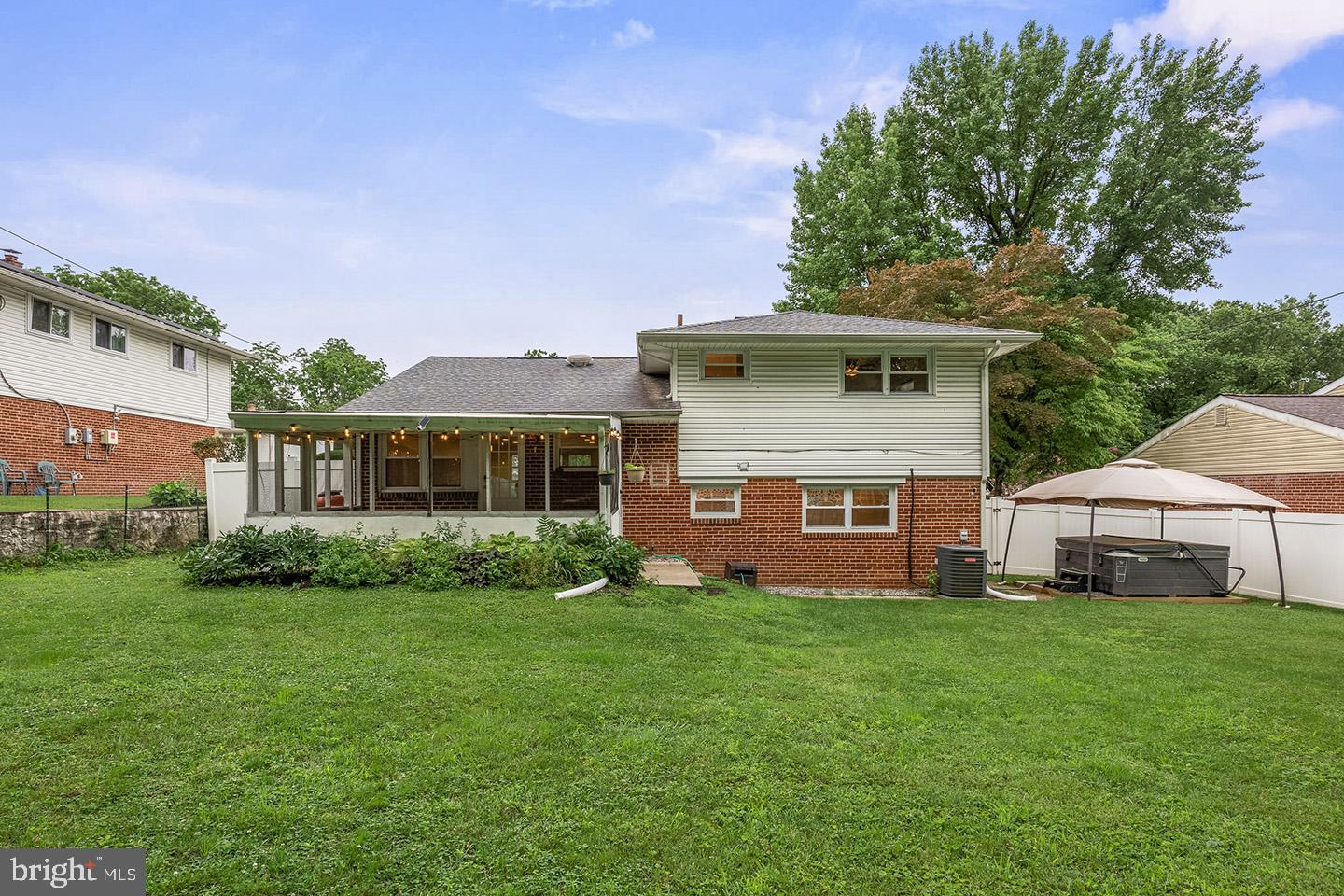 GLADSTONE MANOR - Residential