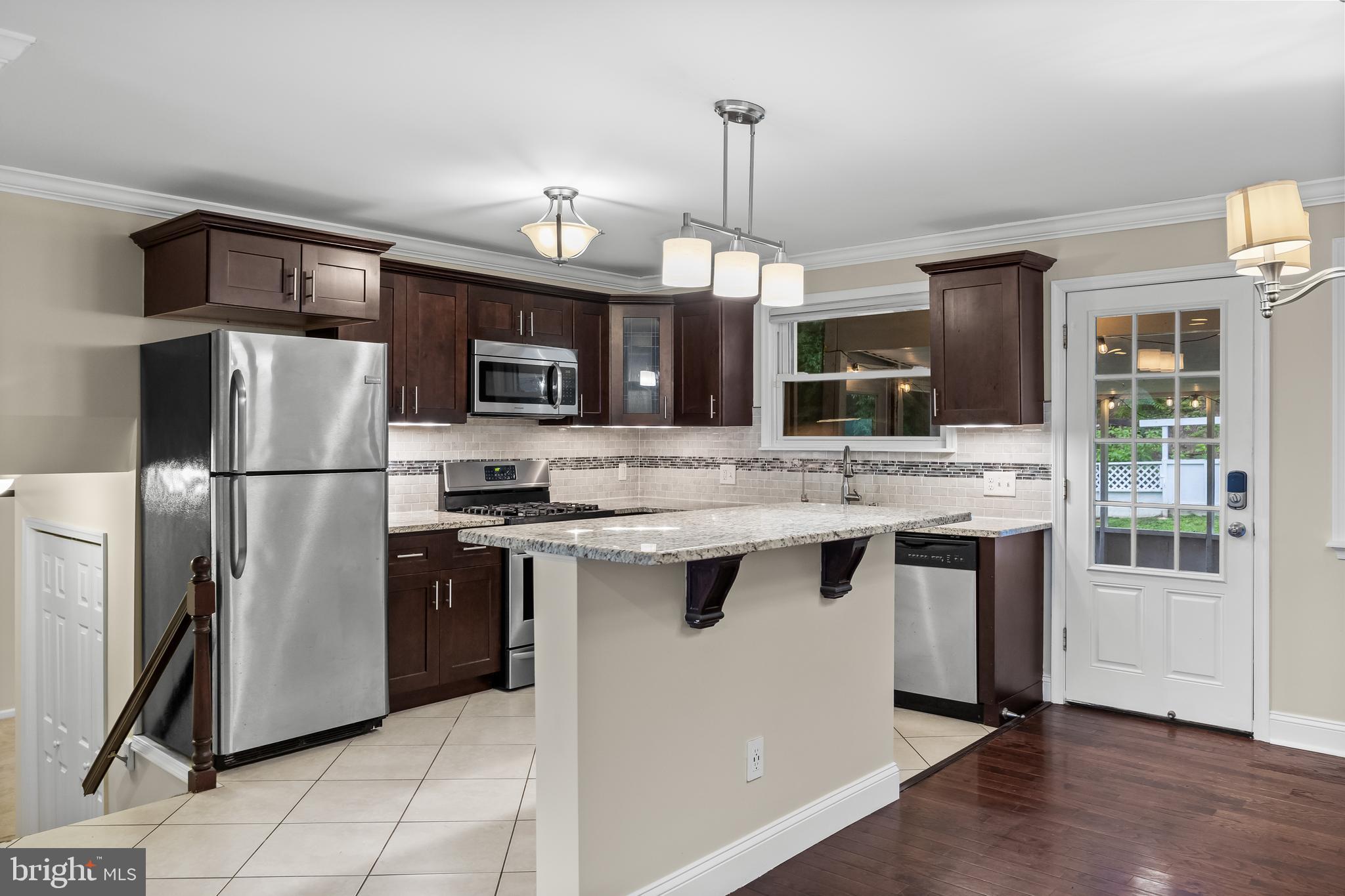 GLADSTONE MANOR - Residential