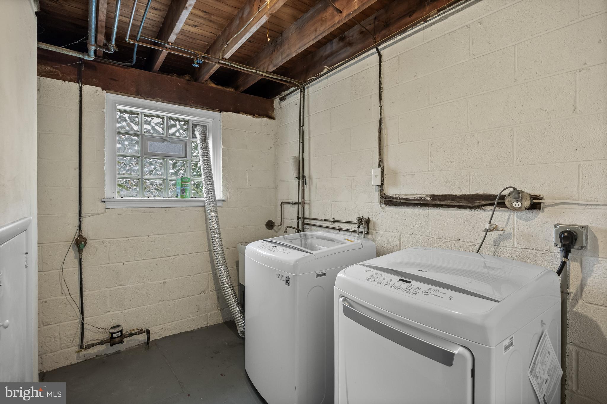 GLADSTONE MANOR - Residential