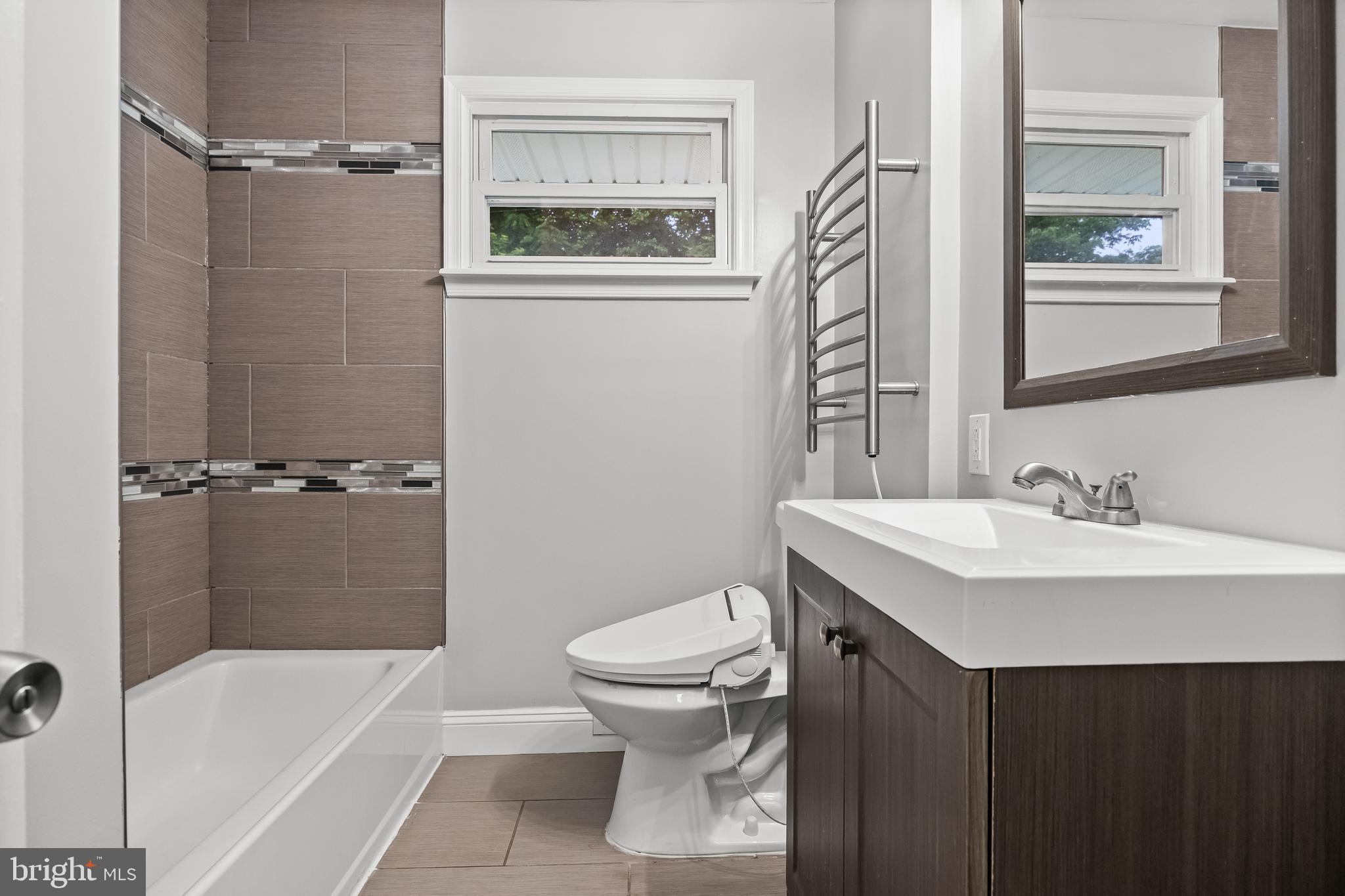 GLADSTONE MANOR - Residential