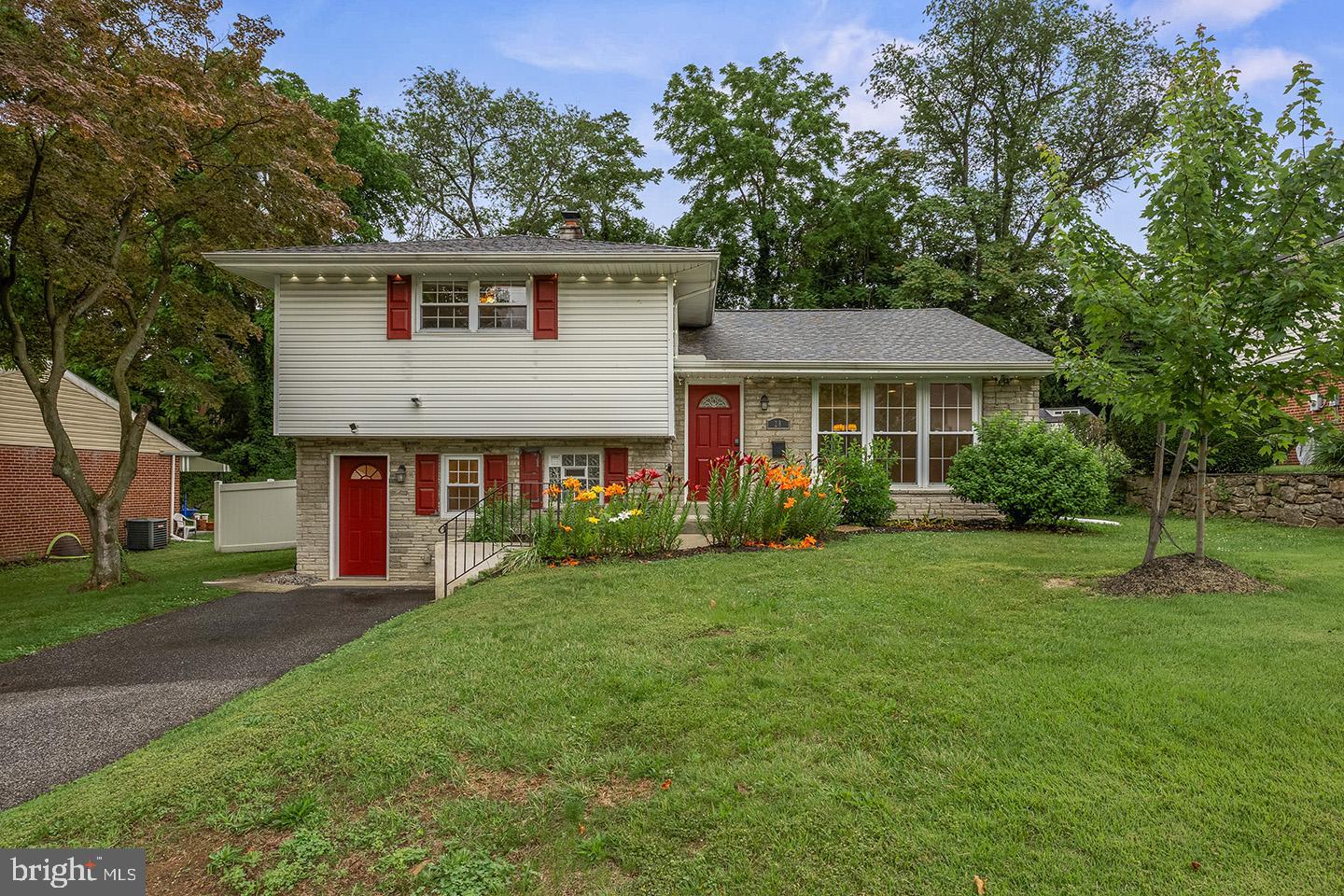 GLADSTONE MANOR - Residential