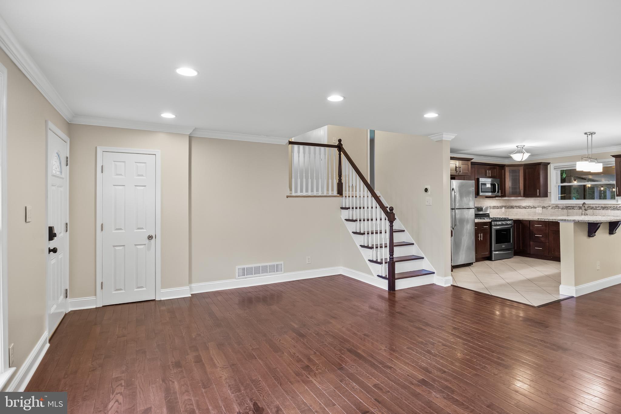 GLADSTONE MANOR - Residential