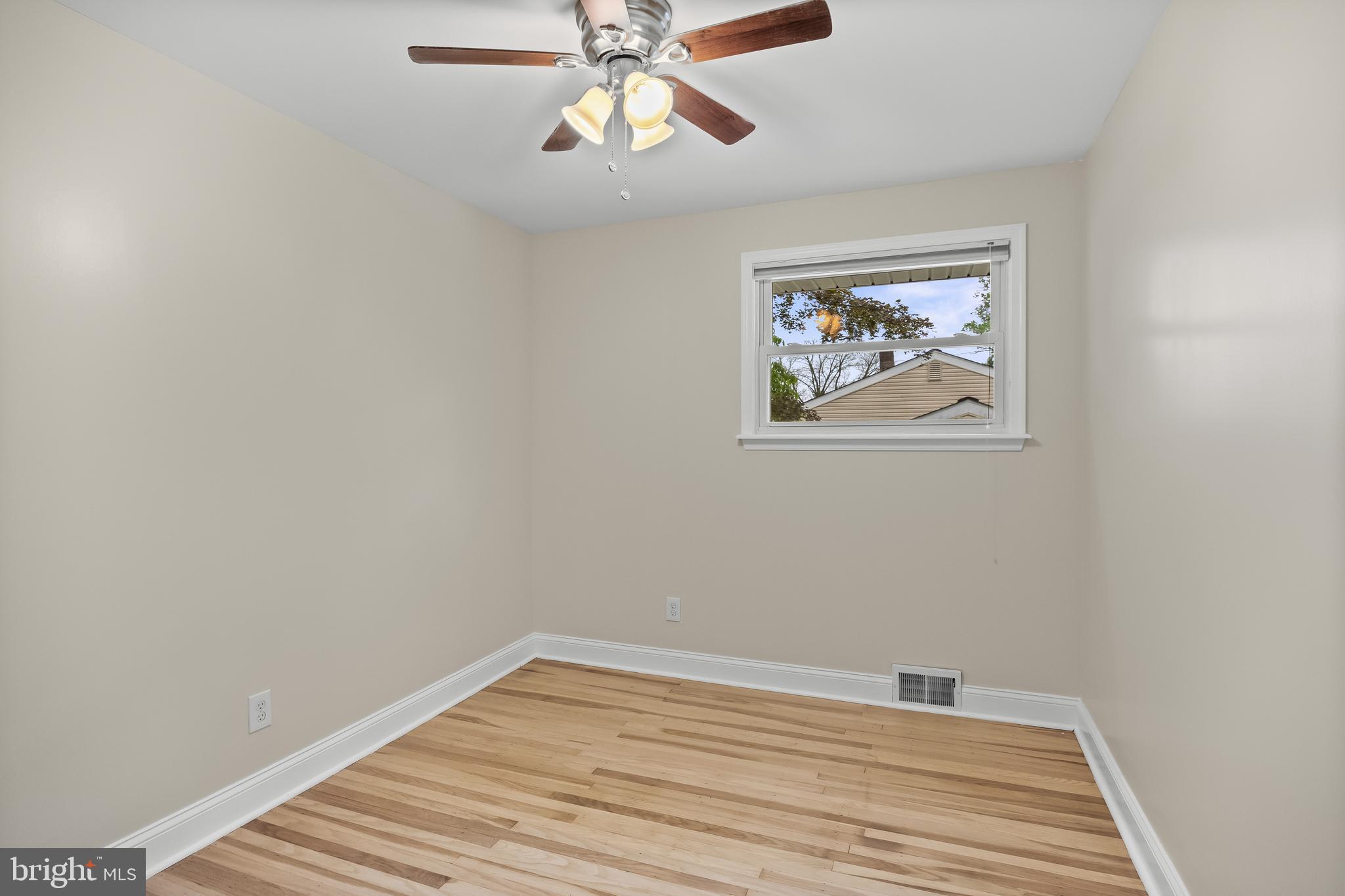 GLADSTONE MANOR - Residential