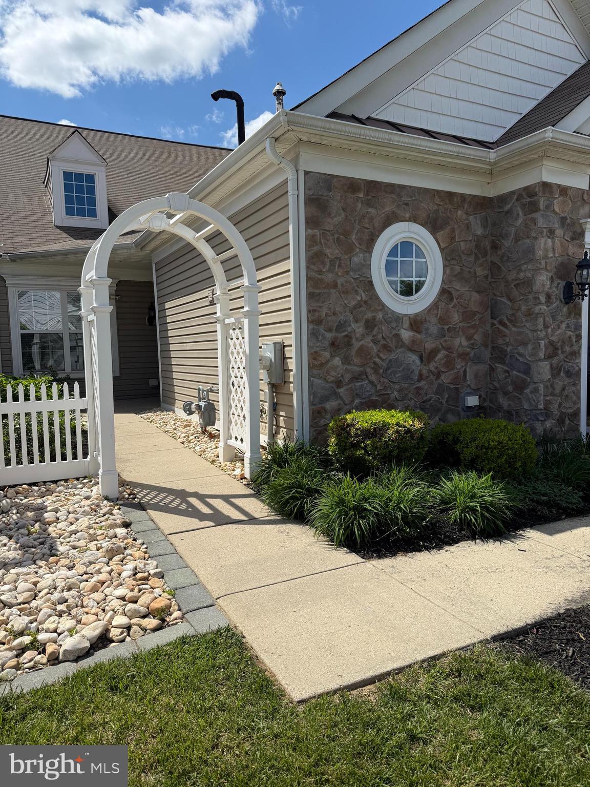 27 DOVE COURT