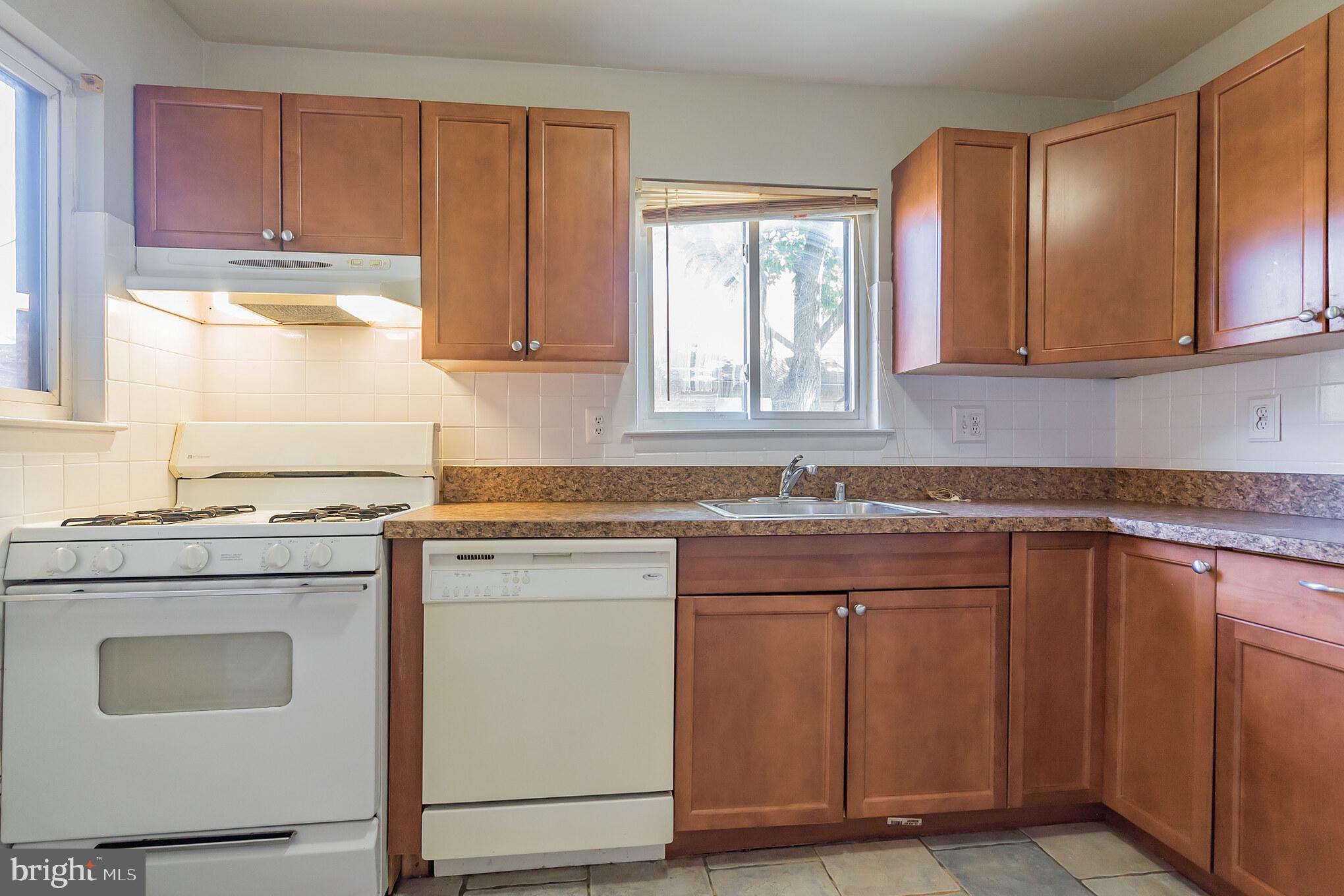 PINEWOOD LAWNS - Residential Lease