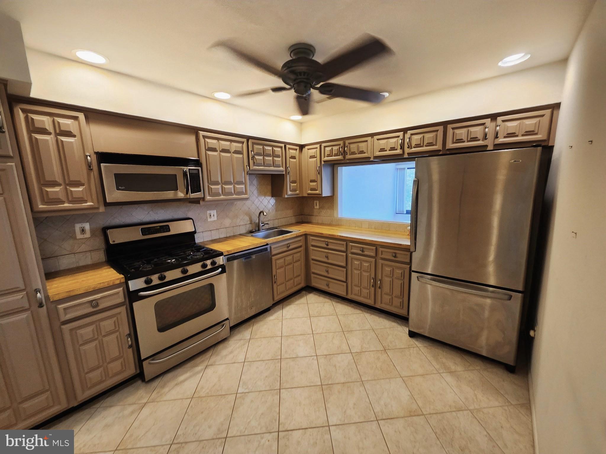 BAKERS BAY CONDOMINIUMS - Residential