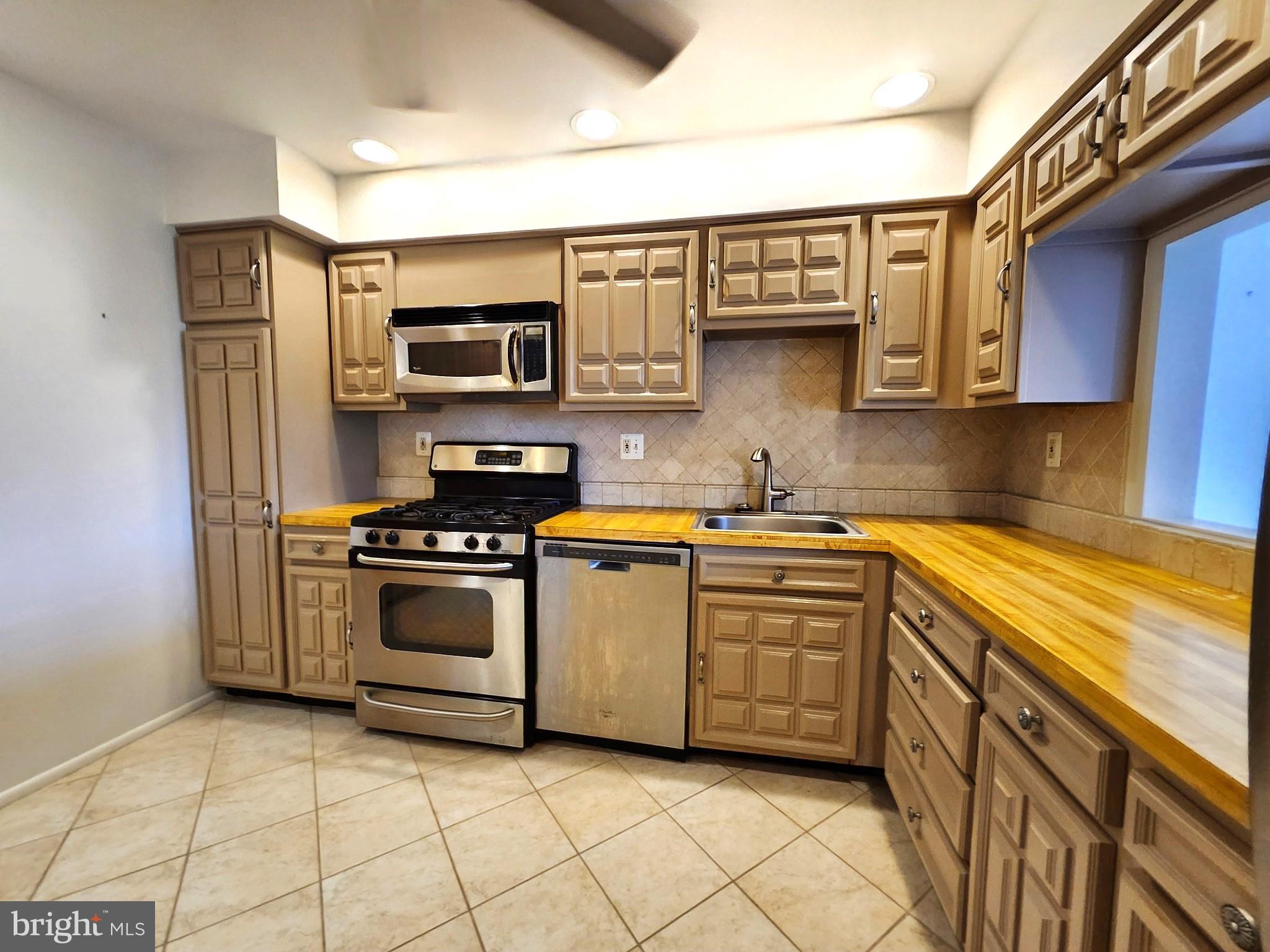 BAKERS BAY CONDOMINIUMS - Residential