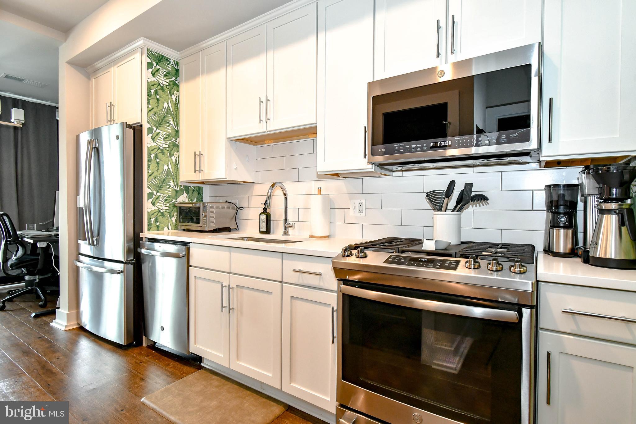 DEL RAY PLACE - Residential Lease