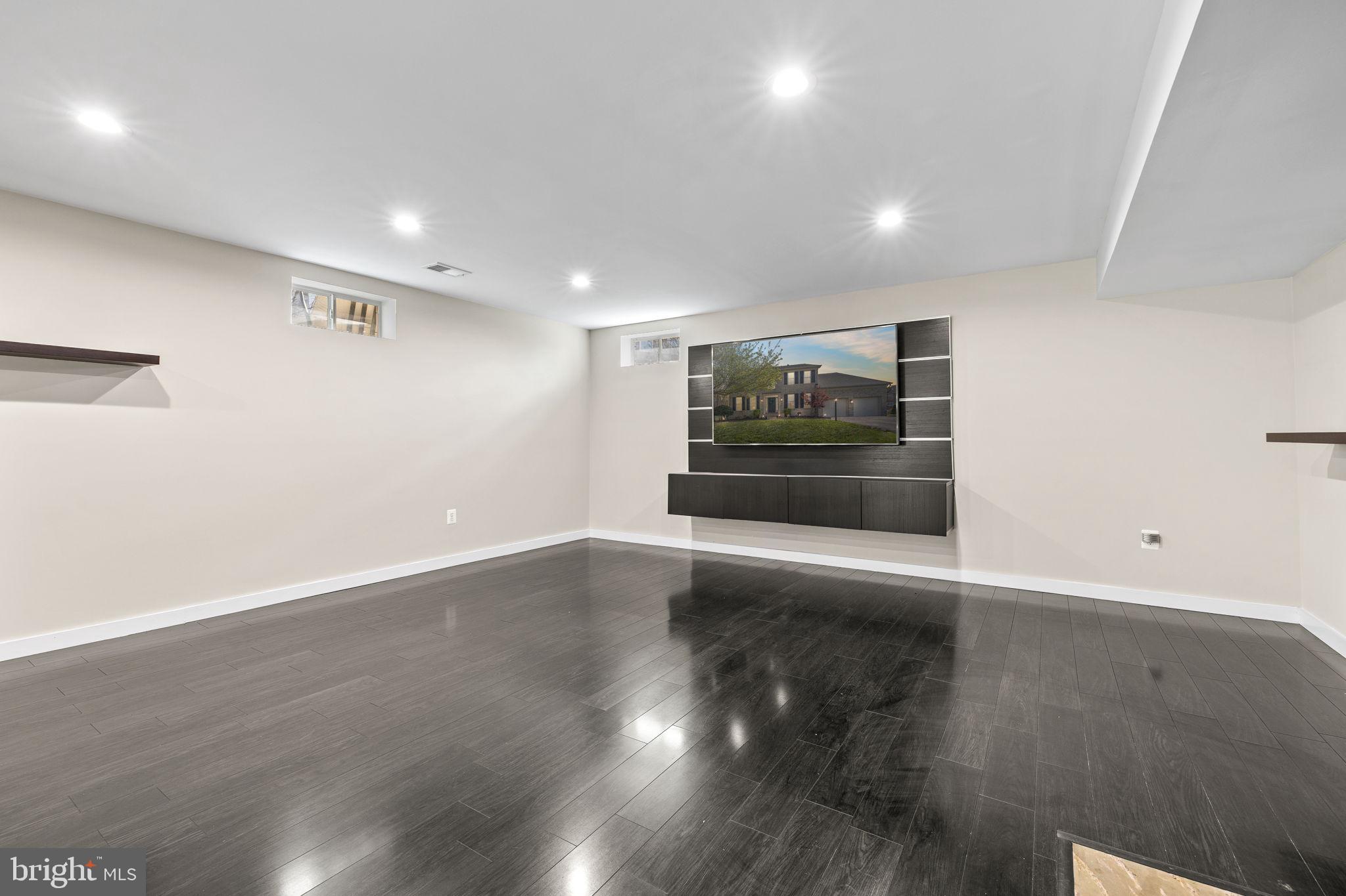 VICTORY LAKES - Residential