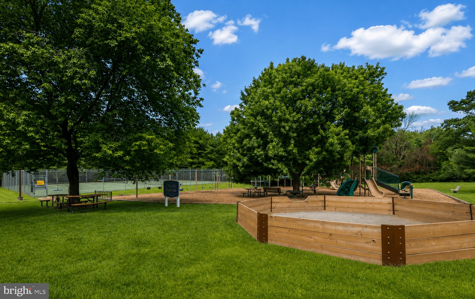 CHANTILLY HIGHLANDS - Residential