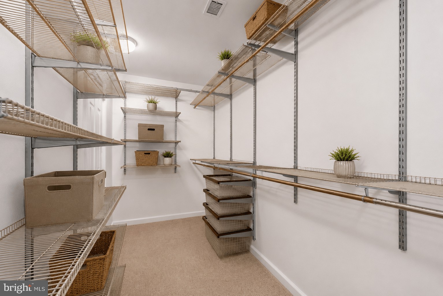 CHANTILLY HIGHLANDS - Residential