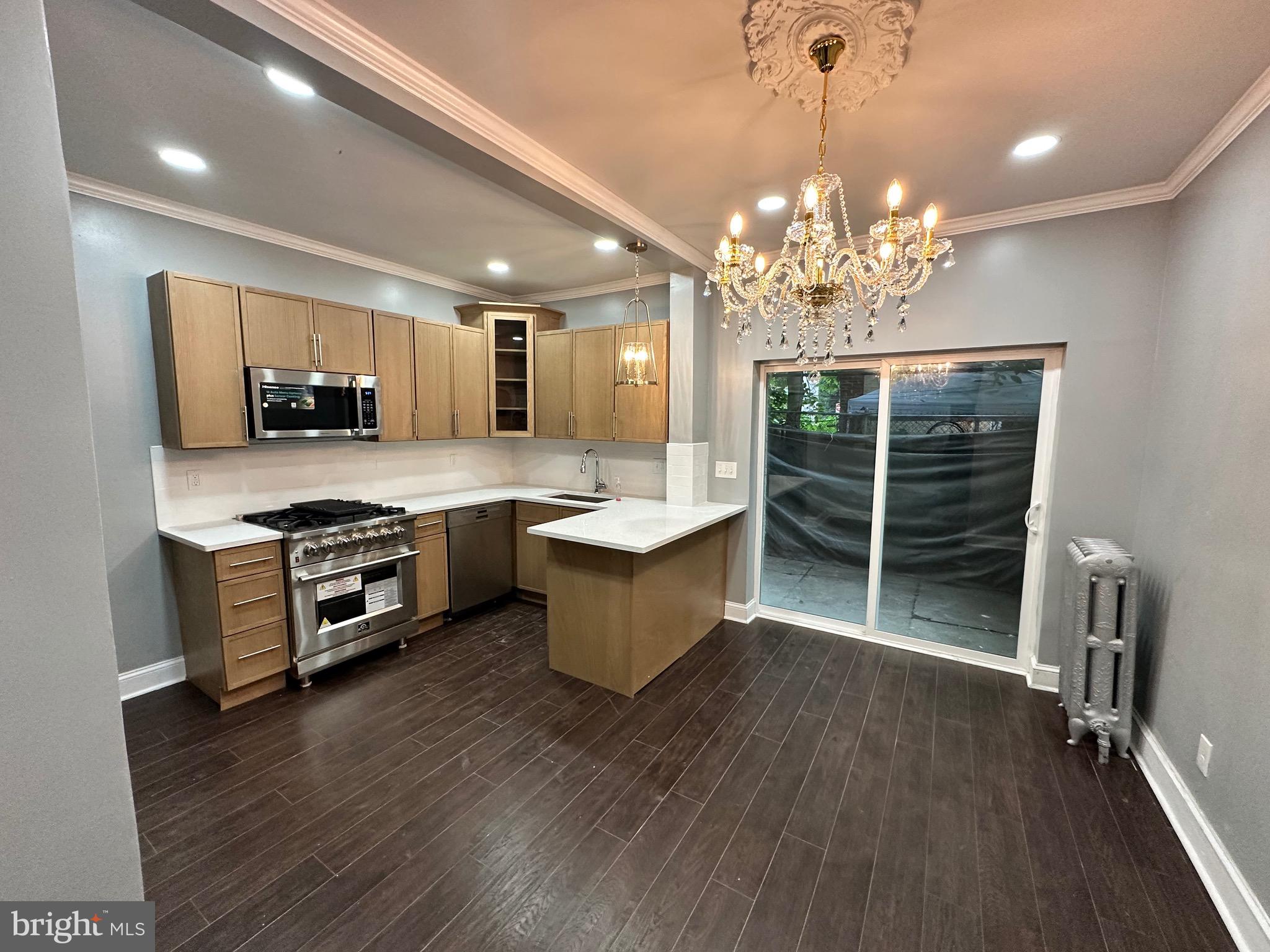 STRAWBERRY MANSION - Residential