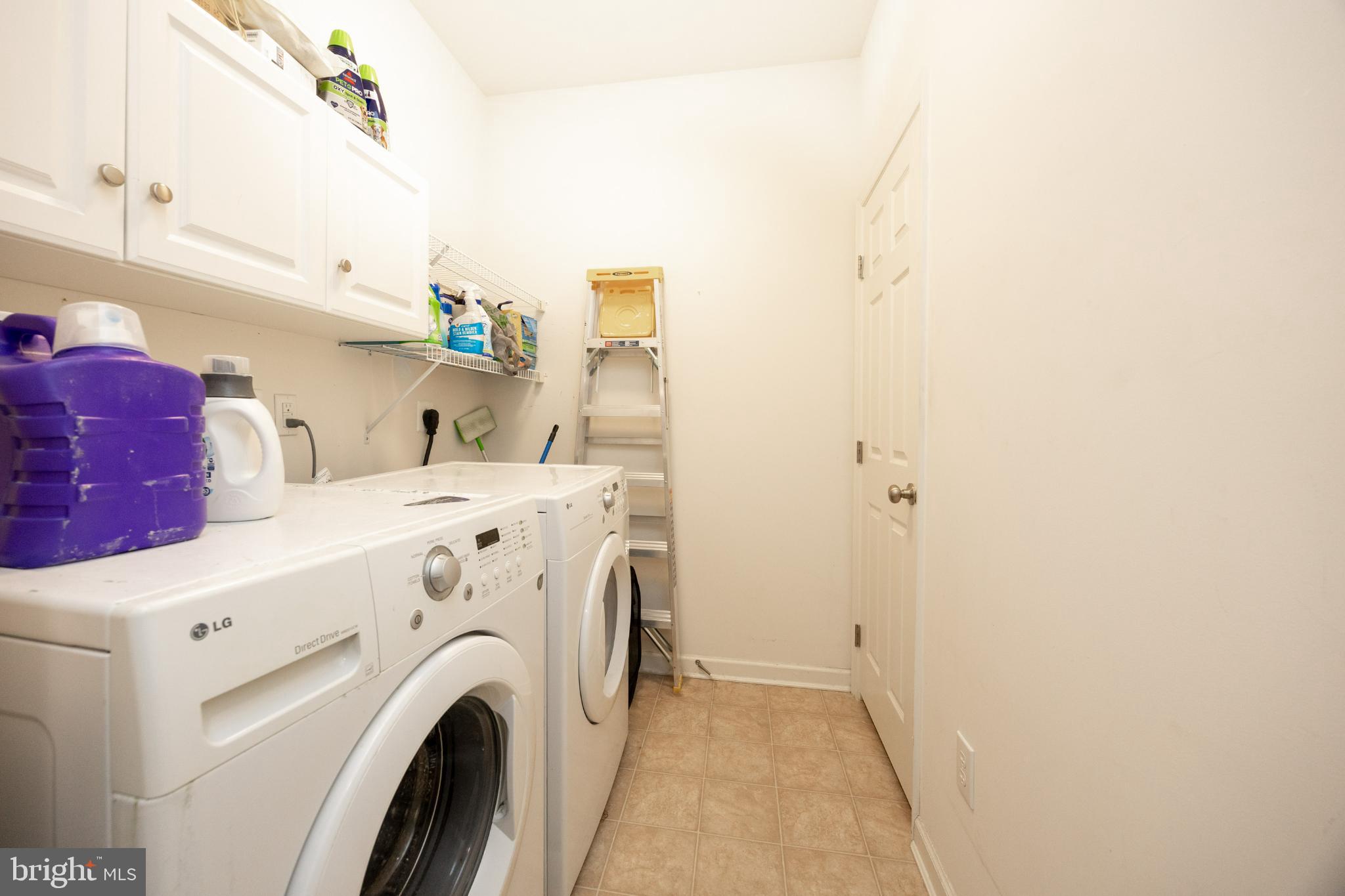 ROUND HILL - Residential